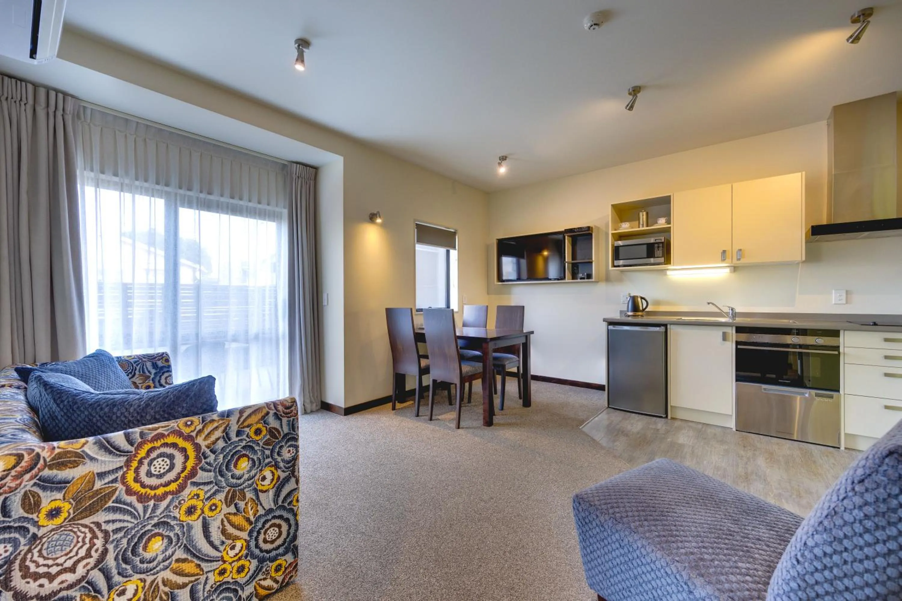 Living room in Ava Lodge