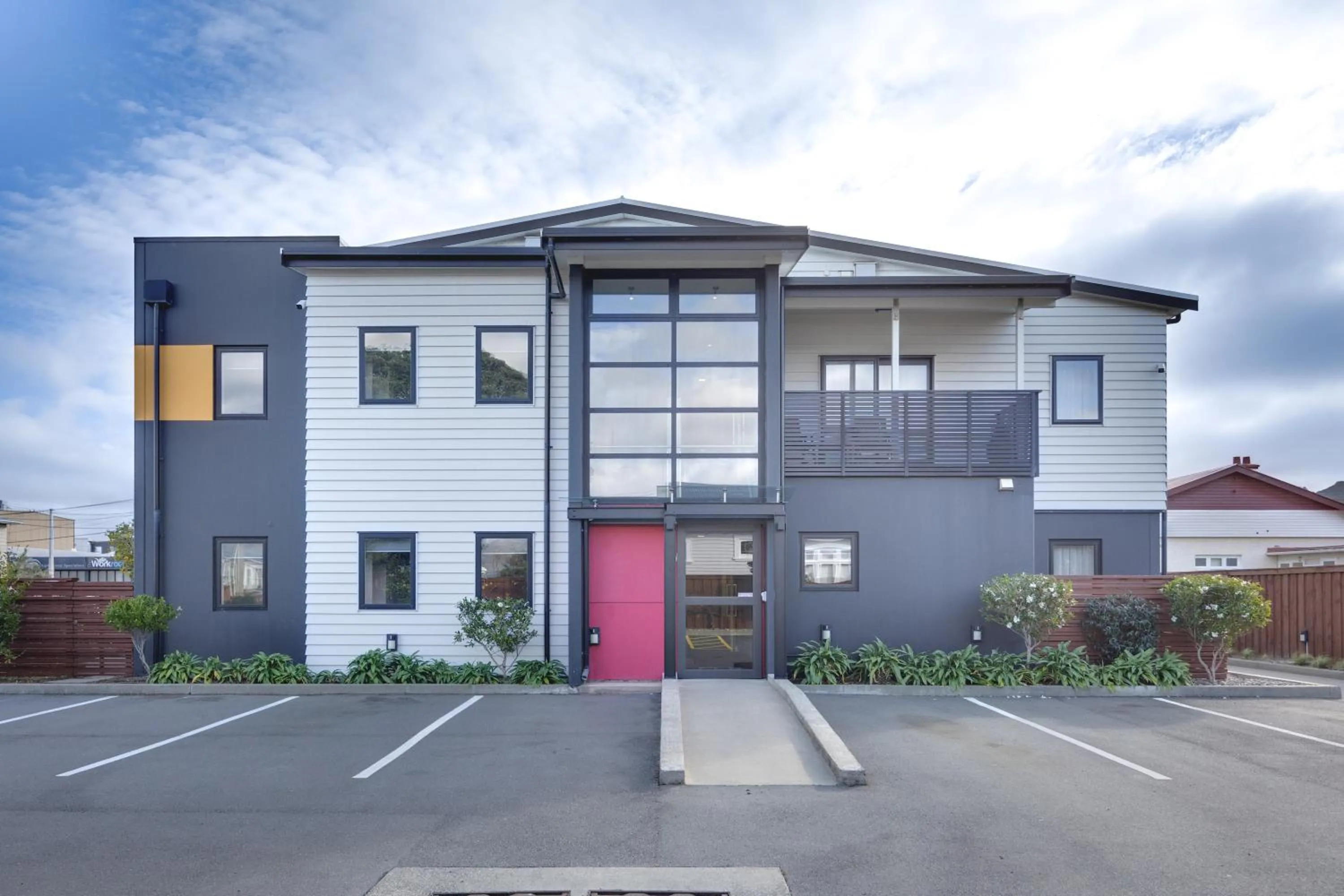 Parking in Ava Lodge