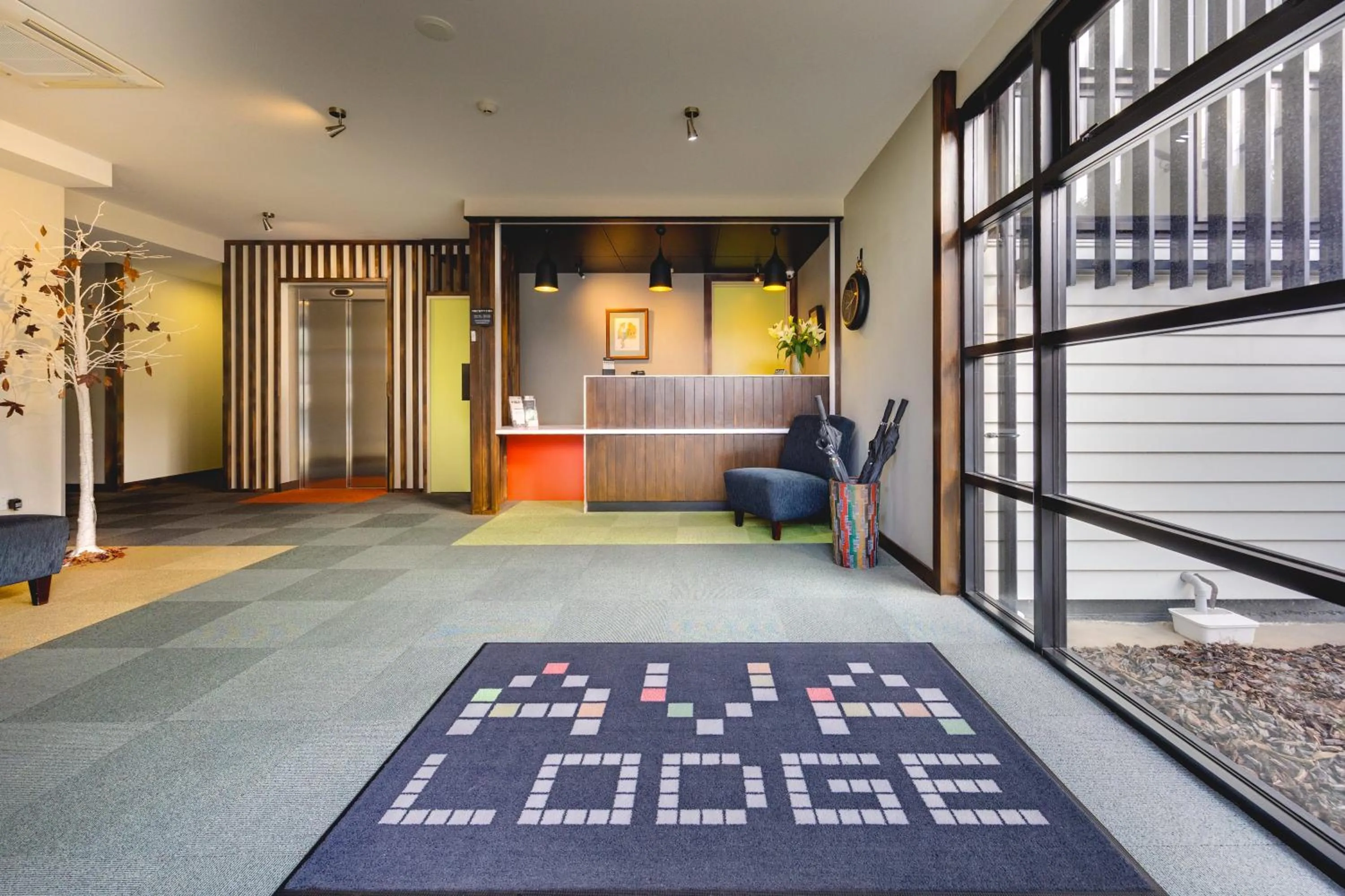 Facade/entrance in Ava Lodge