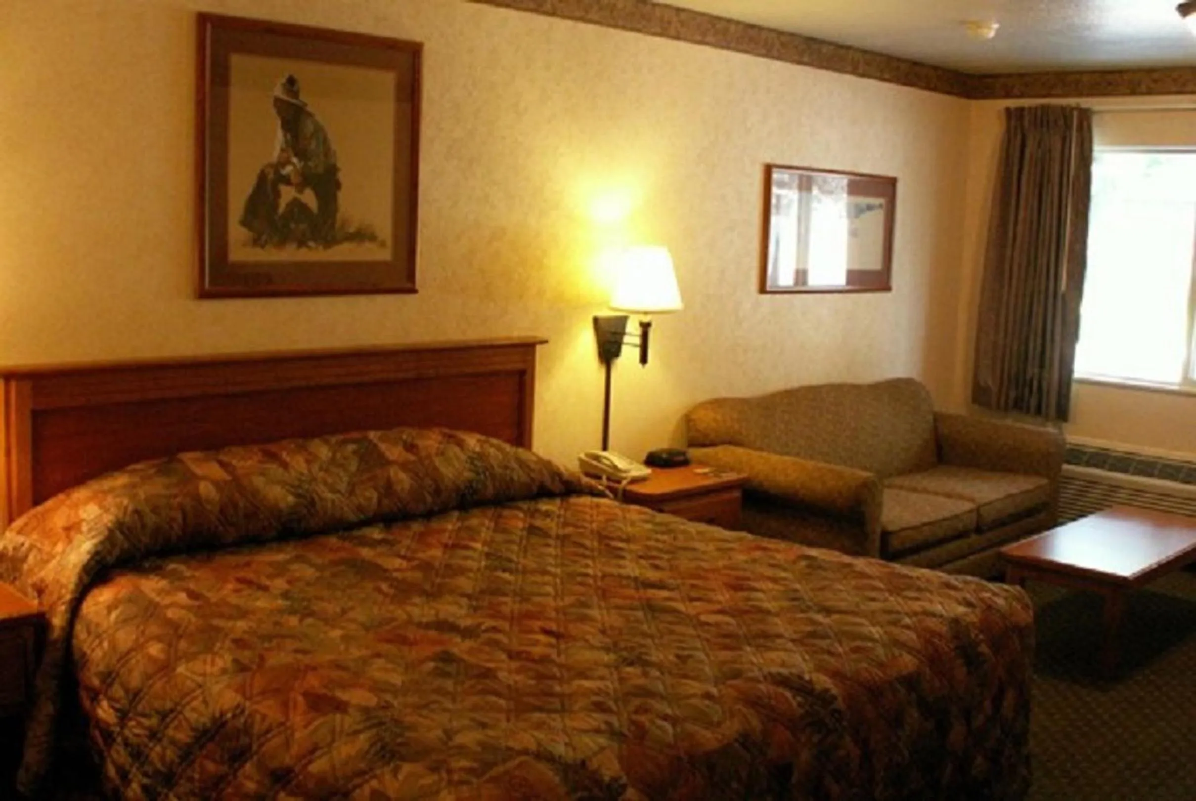 Photo of the whole room in White River Inn