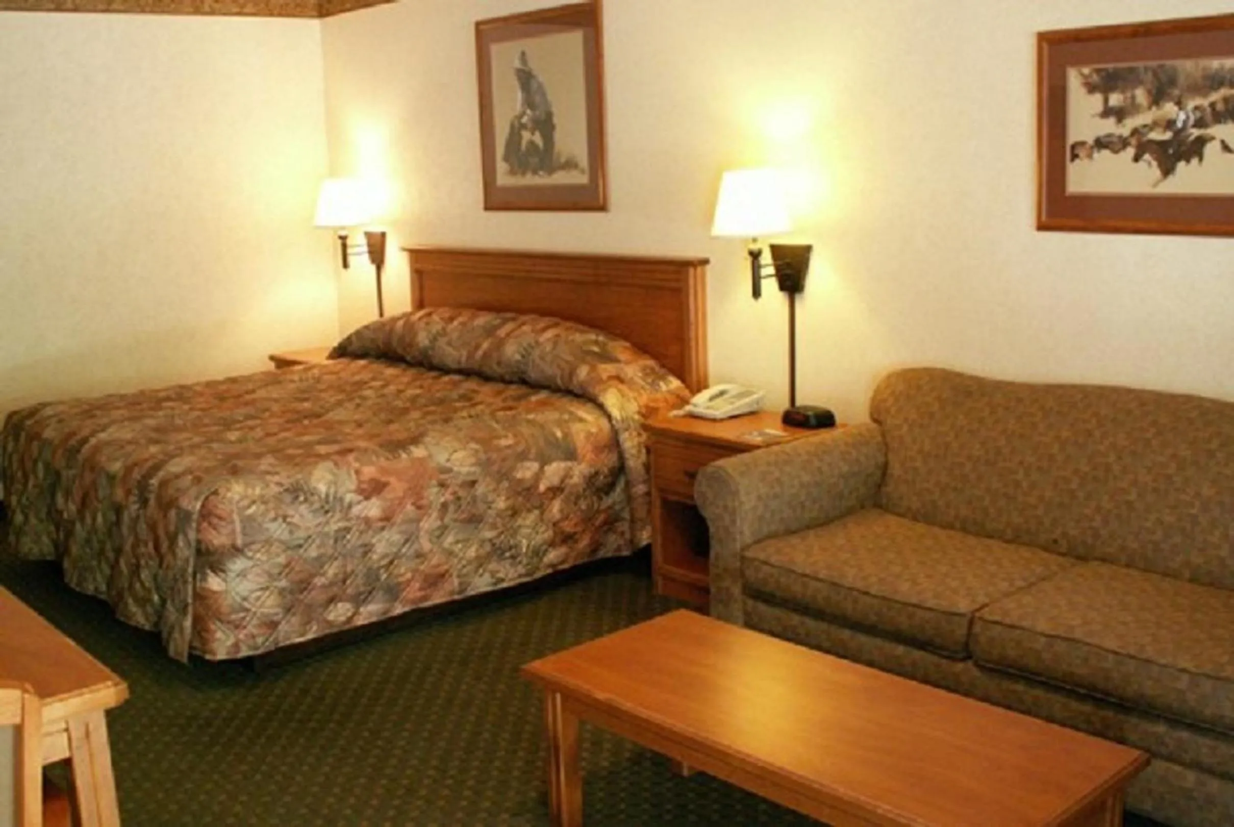 Photo of the whole room in White River Inn