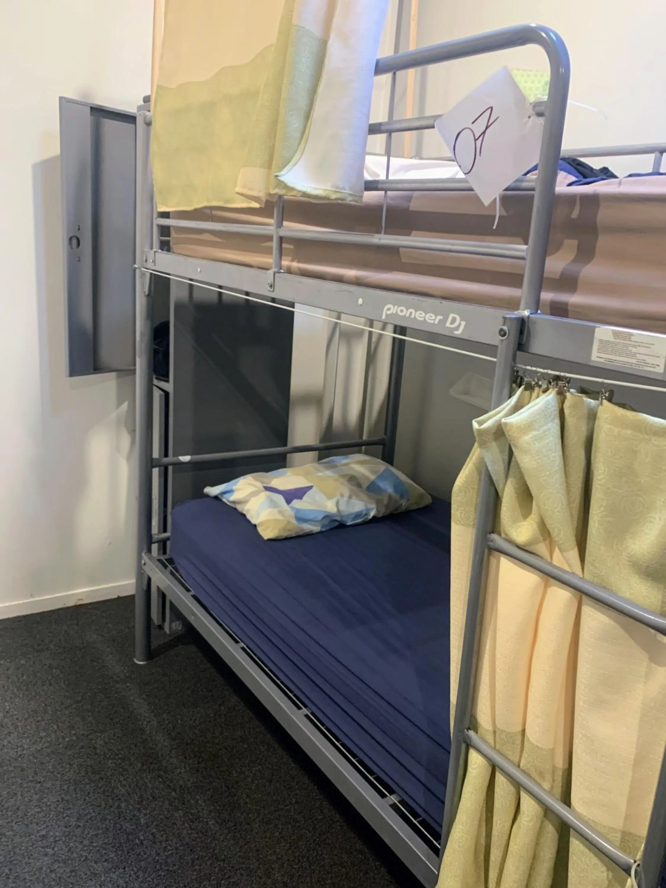 Bedroom, Bed in Metro Adventurer Backpackers