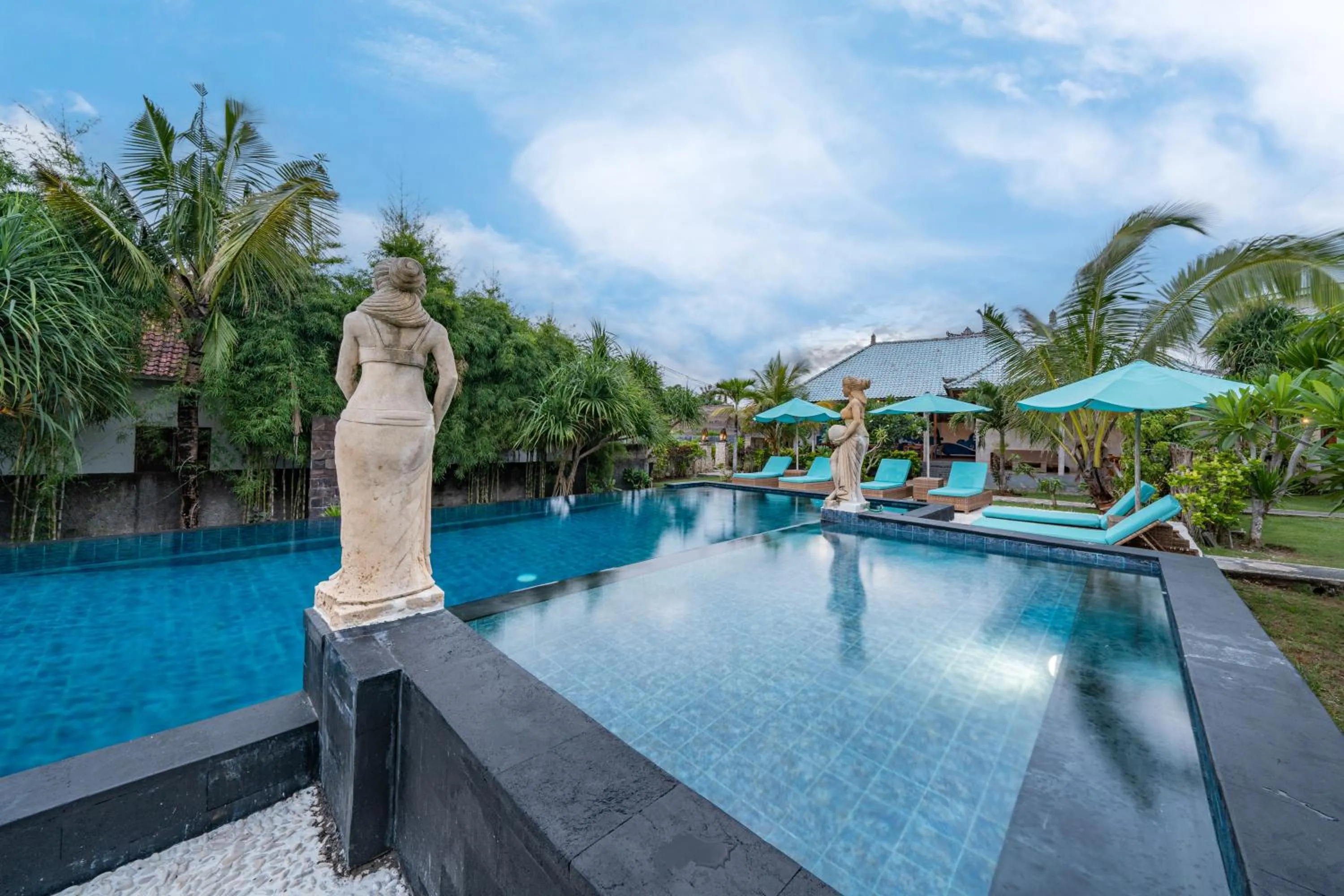 Swimming pool in The Cubang Hut's Lembongan