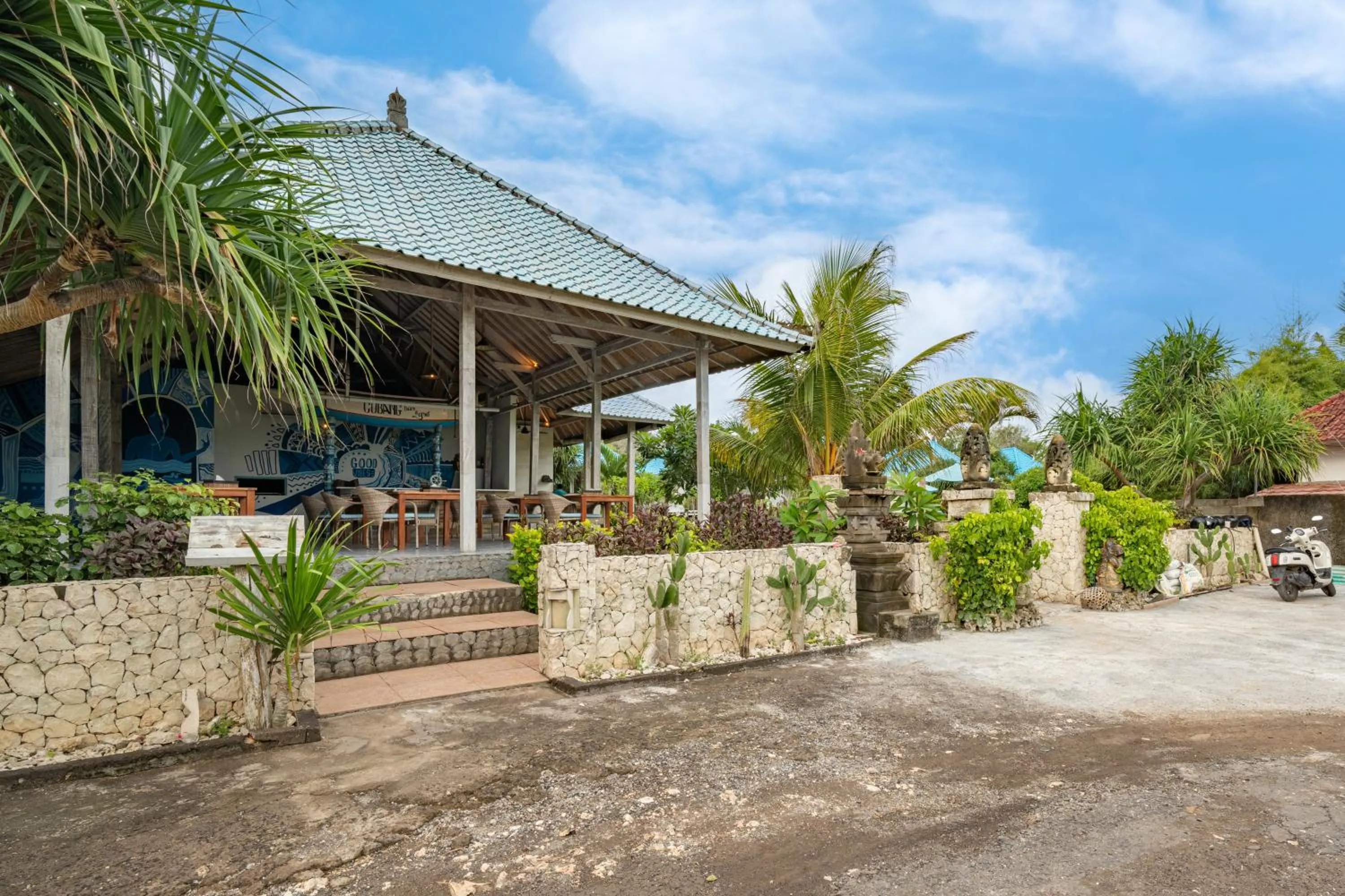 Restaurant/places to eat in The Cubang Hut's Lembongan