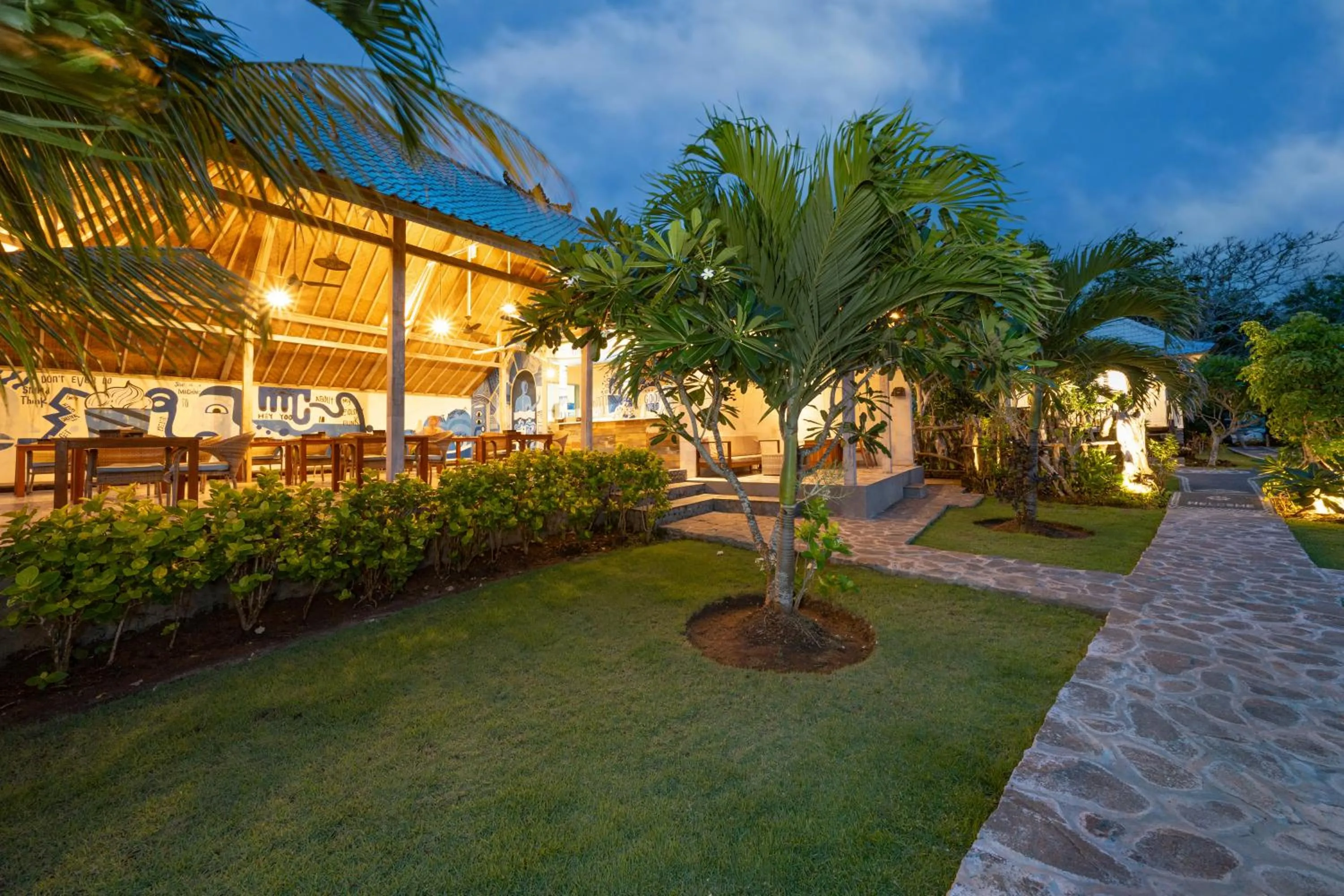 Restaurant/places to eat in The Cubang Hut's Lembongan