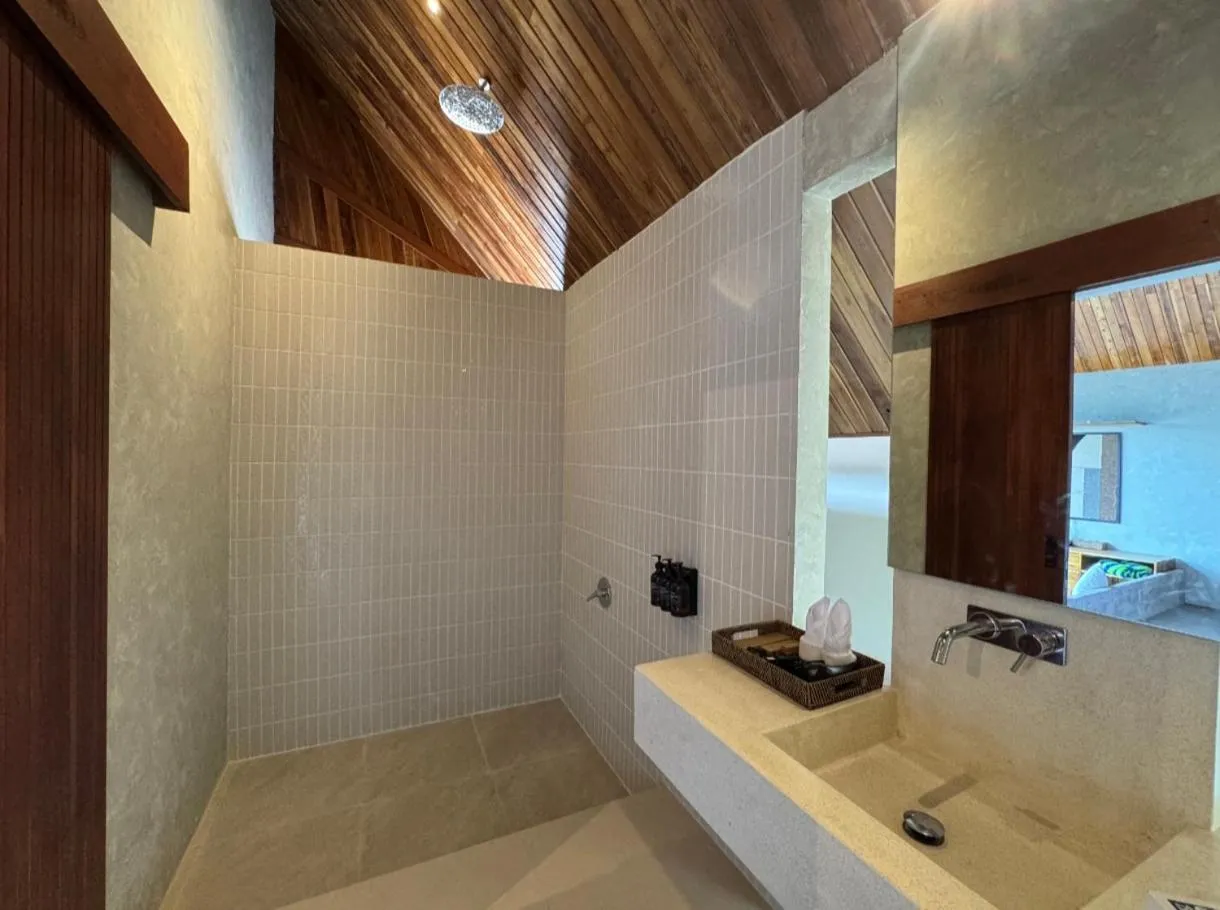 Bathroom in The Cubang Hut's Lembongan