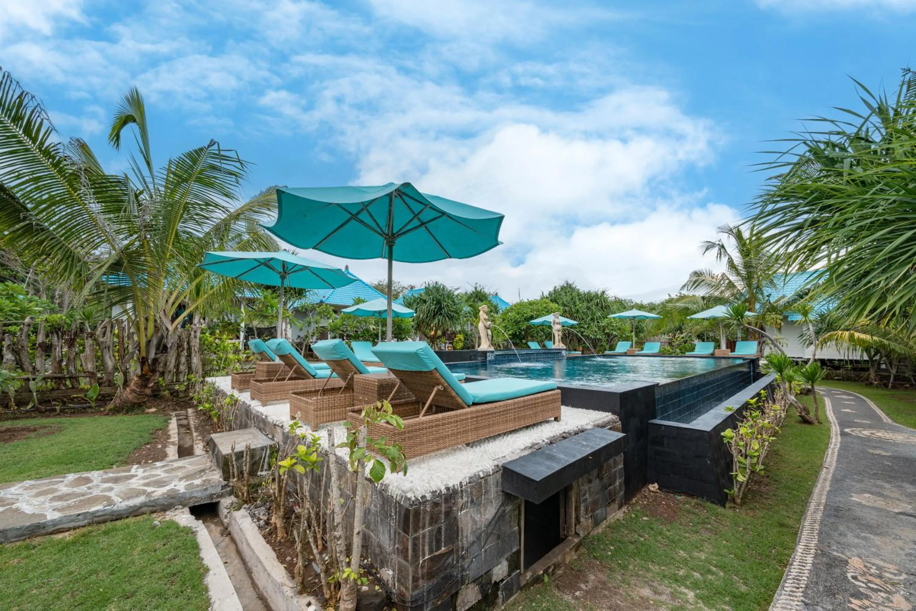 Swimming pool in The Cubang Hut's Lembongan