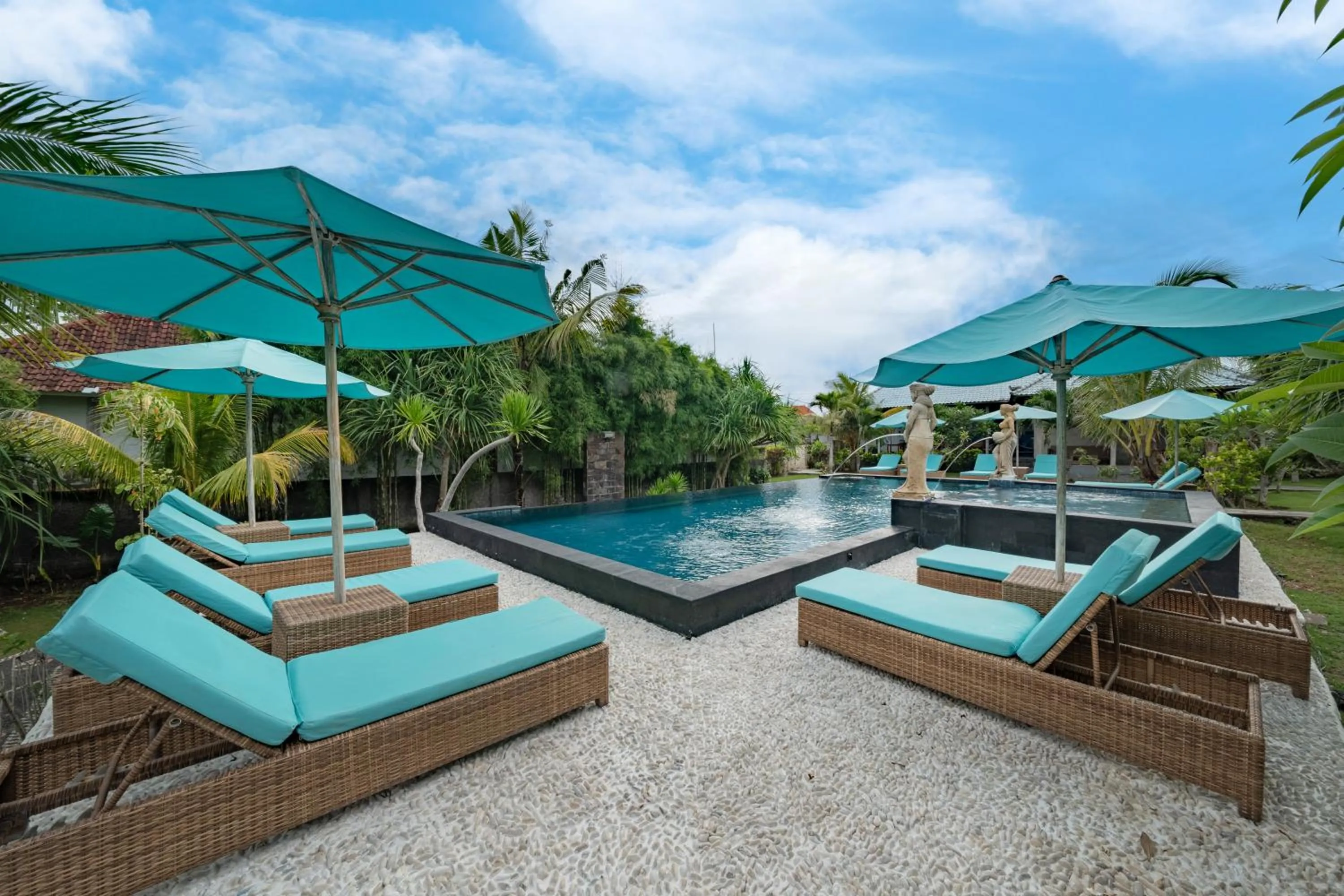 Pool view in The Cubang Hut's Lembongan