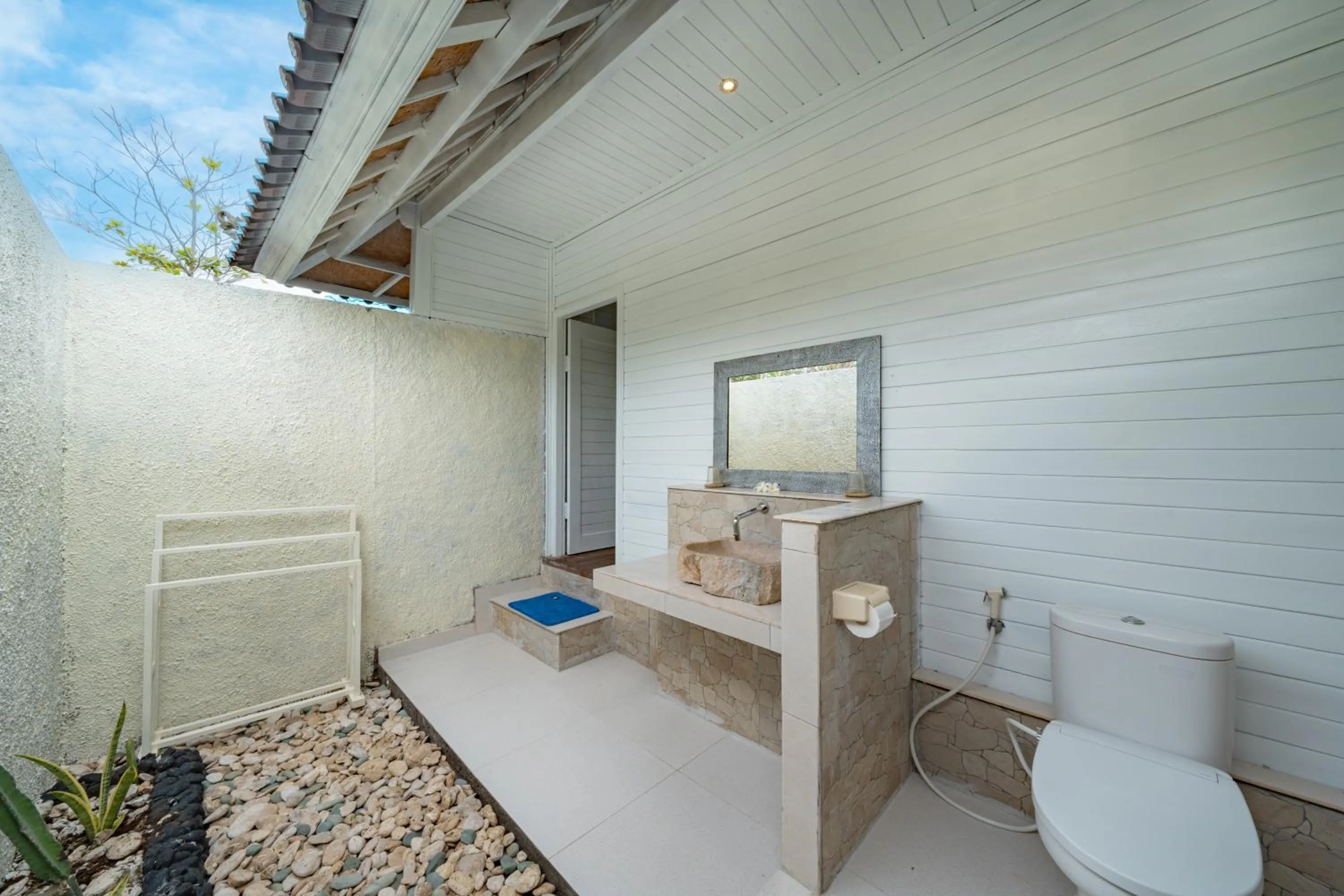 Toilet in The Cubang Hut's Lembongan