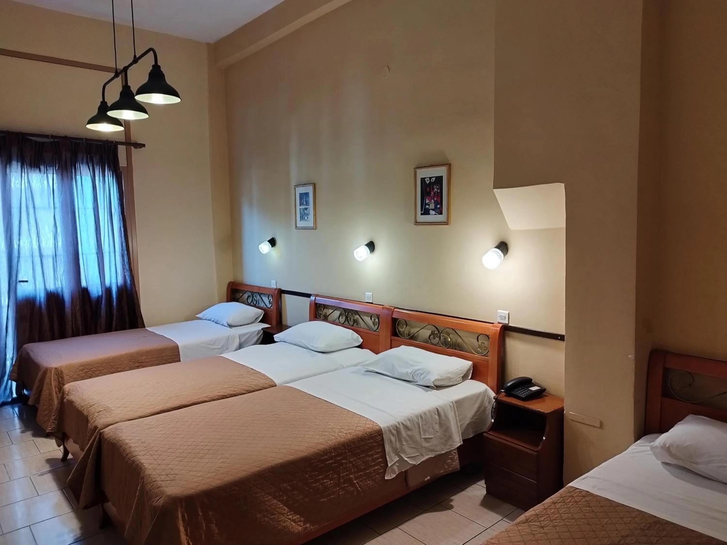 group of guests, Bed in Alexandria Hotel