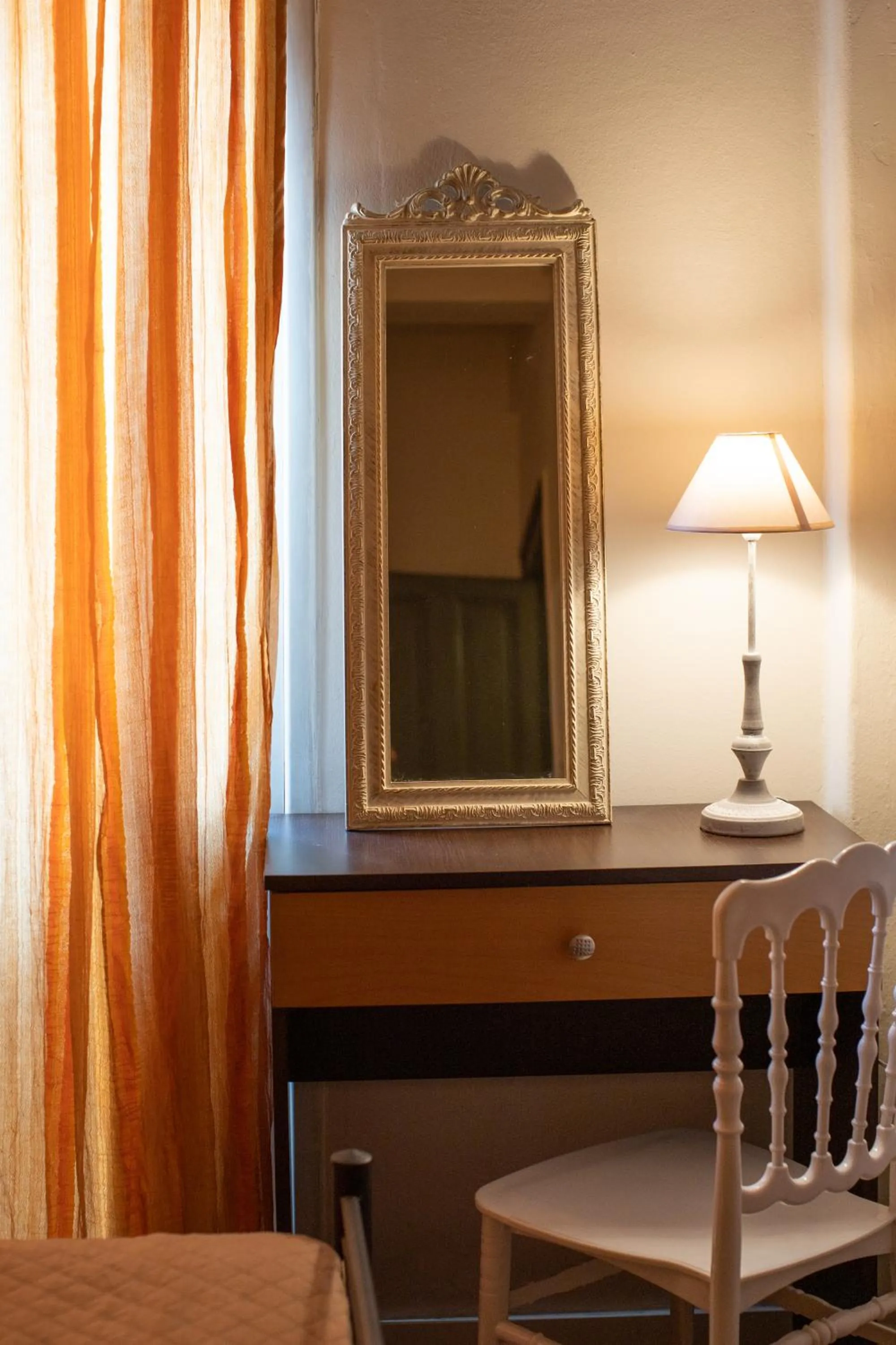 Seating area in Alexandria Hotel