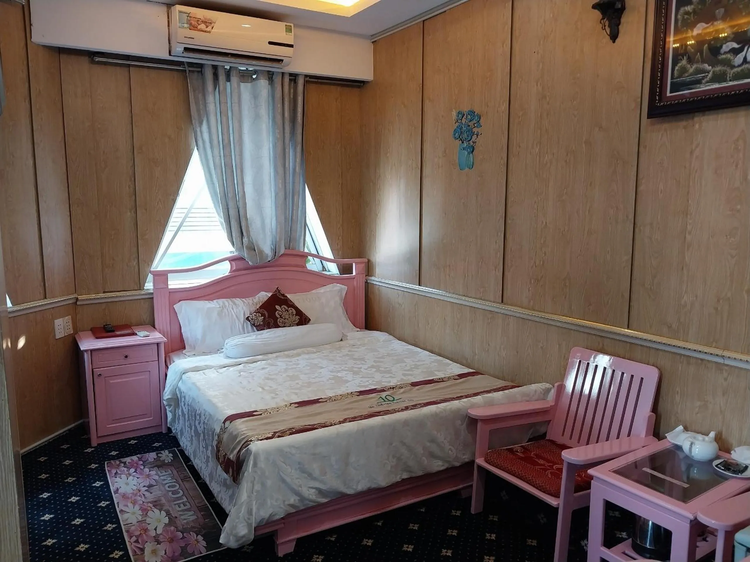 Bed in Nhat Quy Hotel