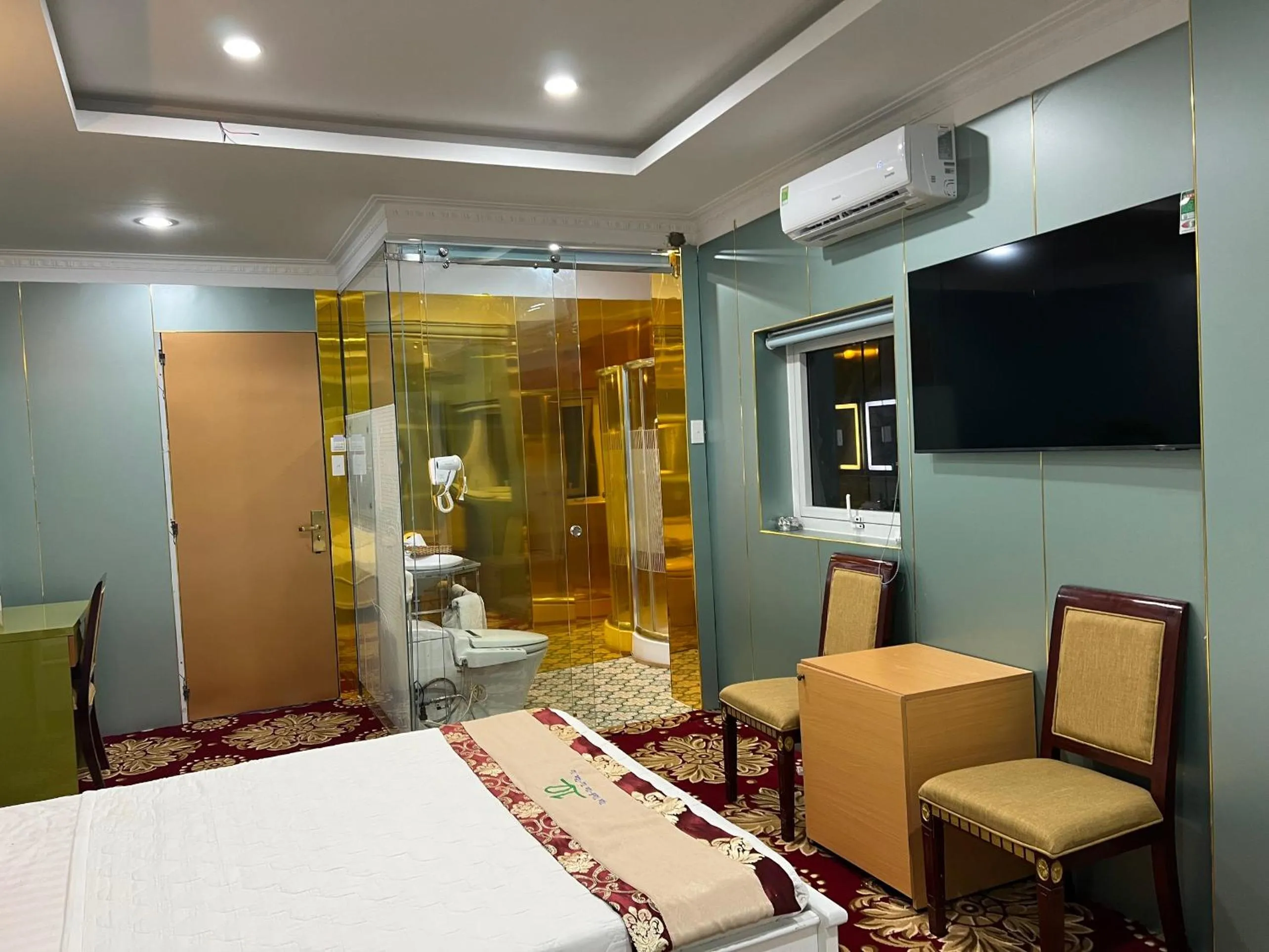 Bed in Nhat Quy Hotel