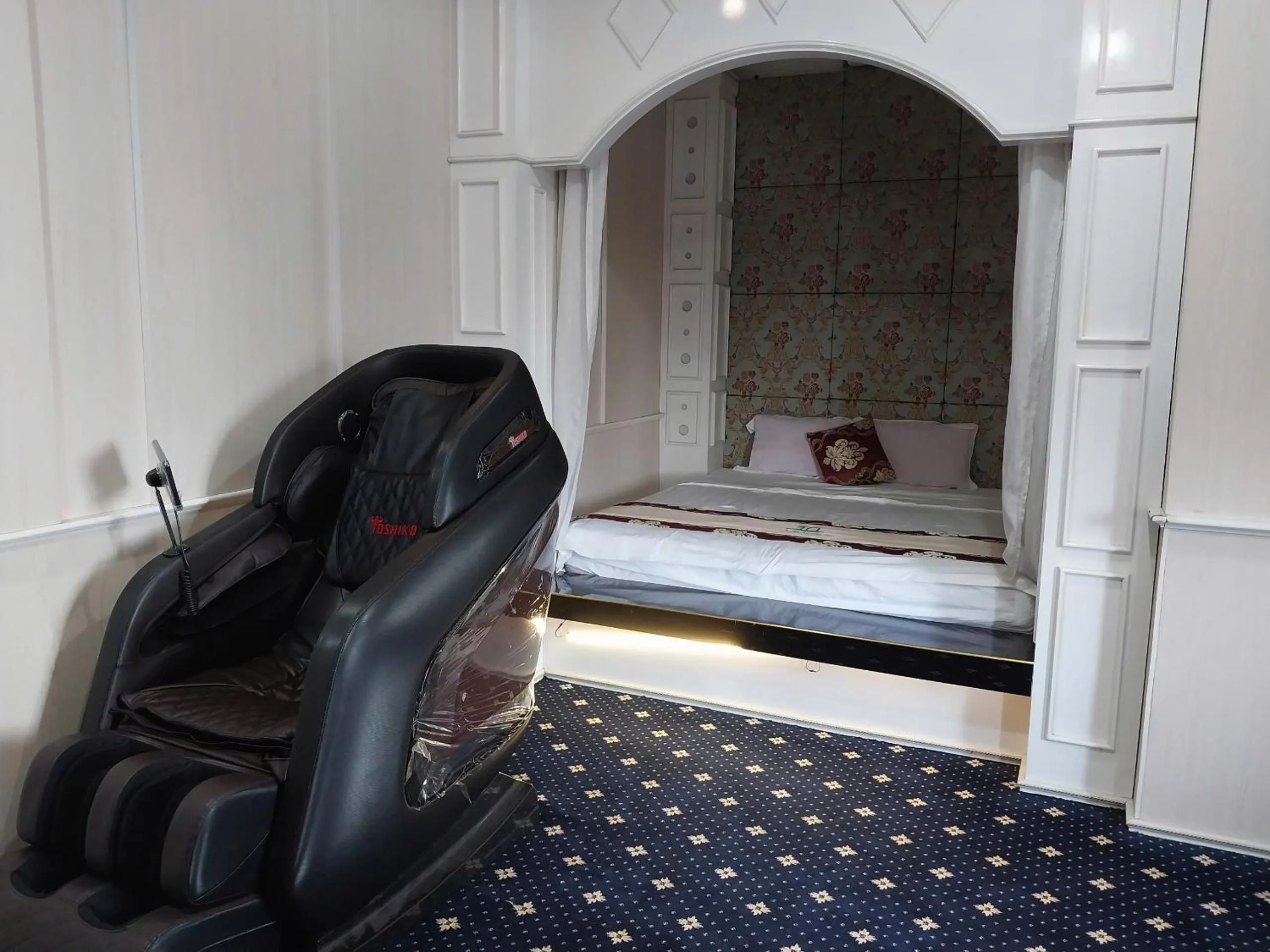 Bed in Nhat Quy Hotel