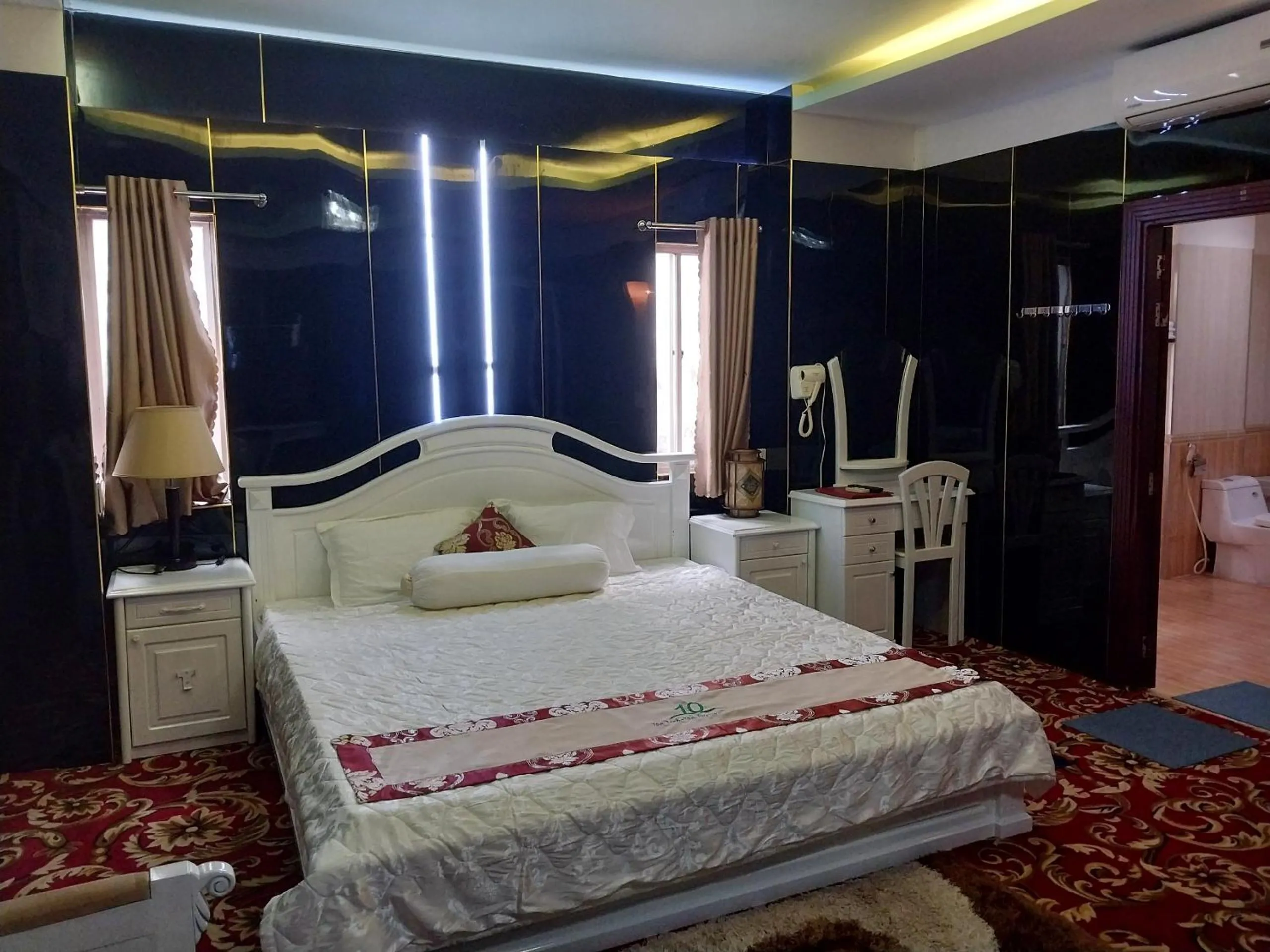 Bed in Nhat Quy Hotel