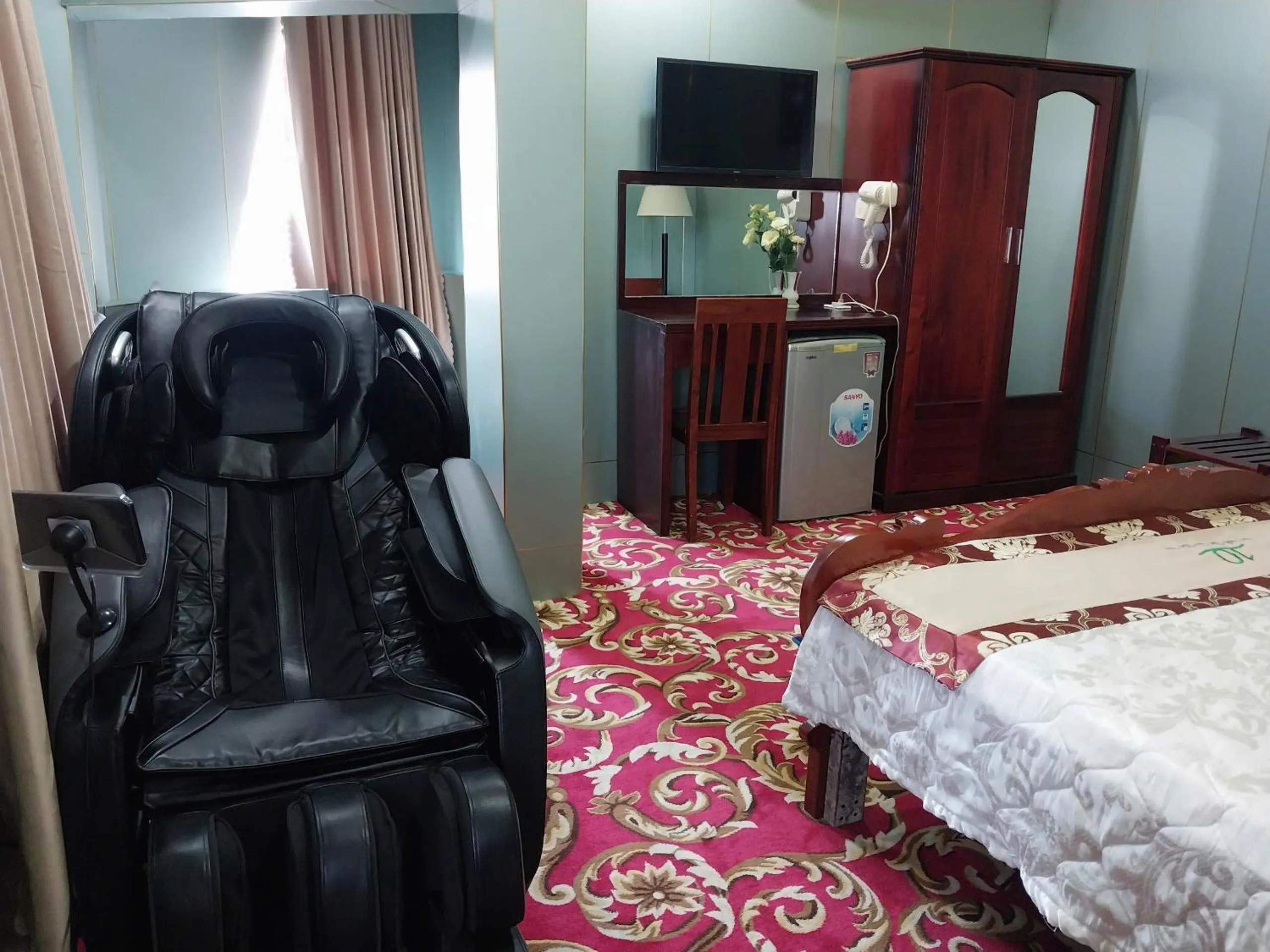 Bed in Nhat Quy Hotel