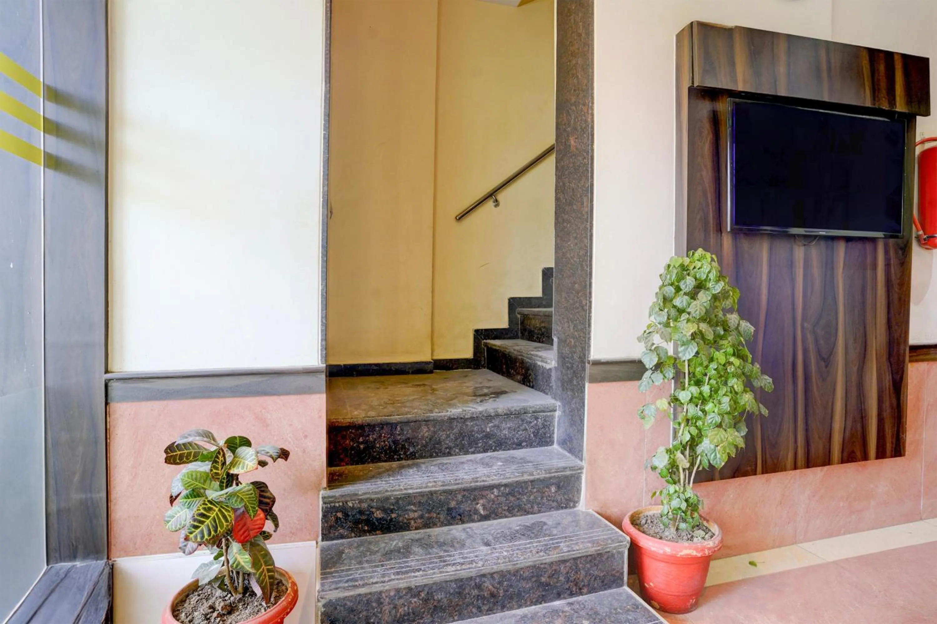 Facade/entrance in Super Townhouse Andheri Sakinaka Metro Formerly Hotel Amour