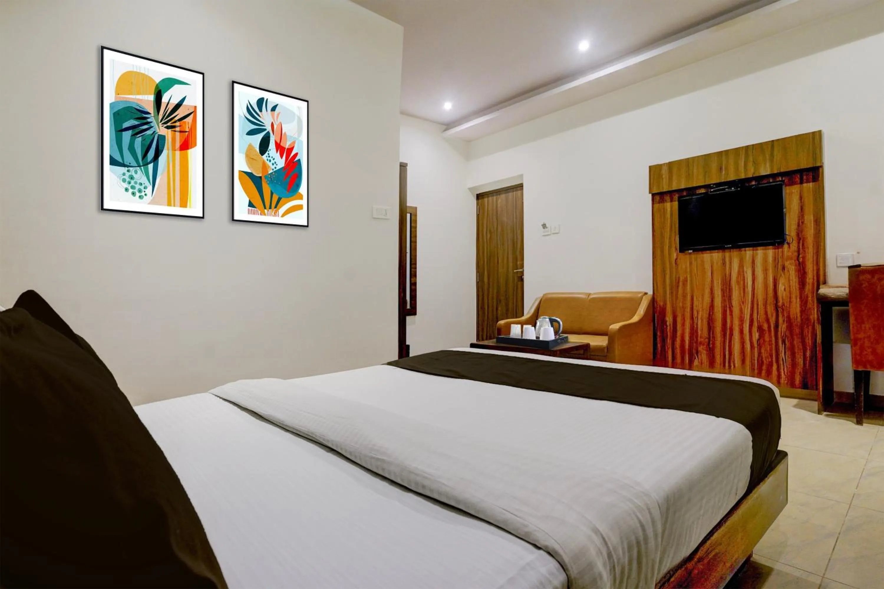 Bedroom, Bed in Super Townhouse Andheri Sakinaka Metro Formerly Hotel Amour