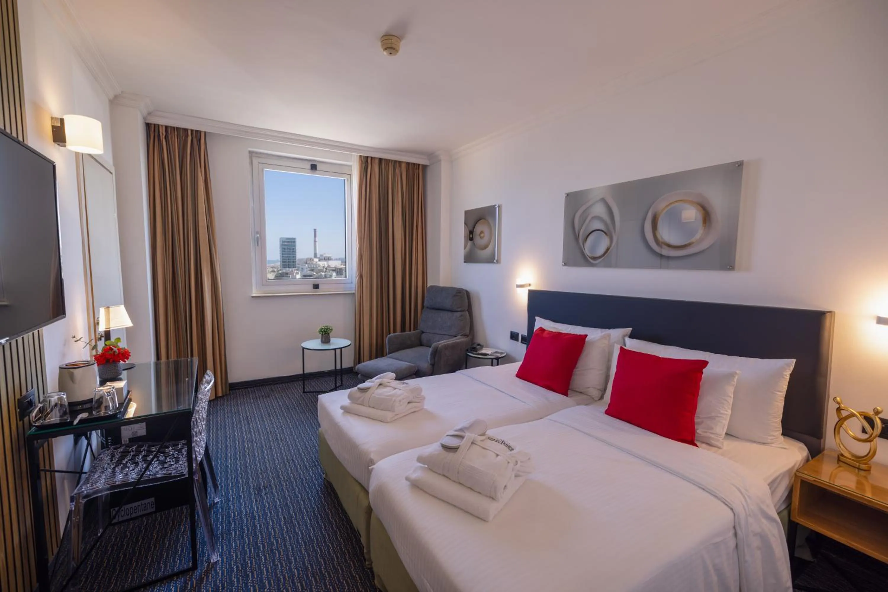 Bedroom, Bed in Grand Beach Hotel