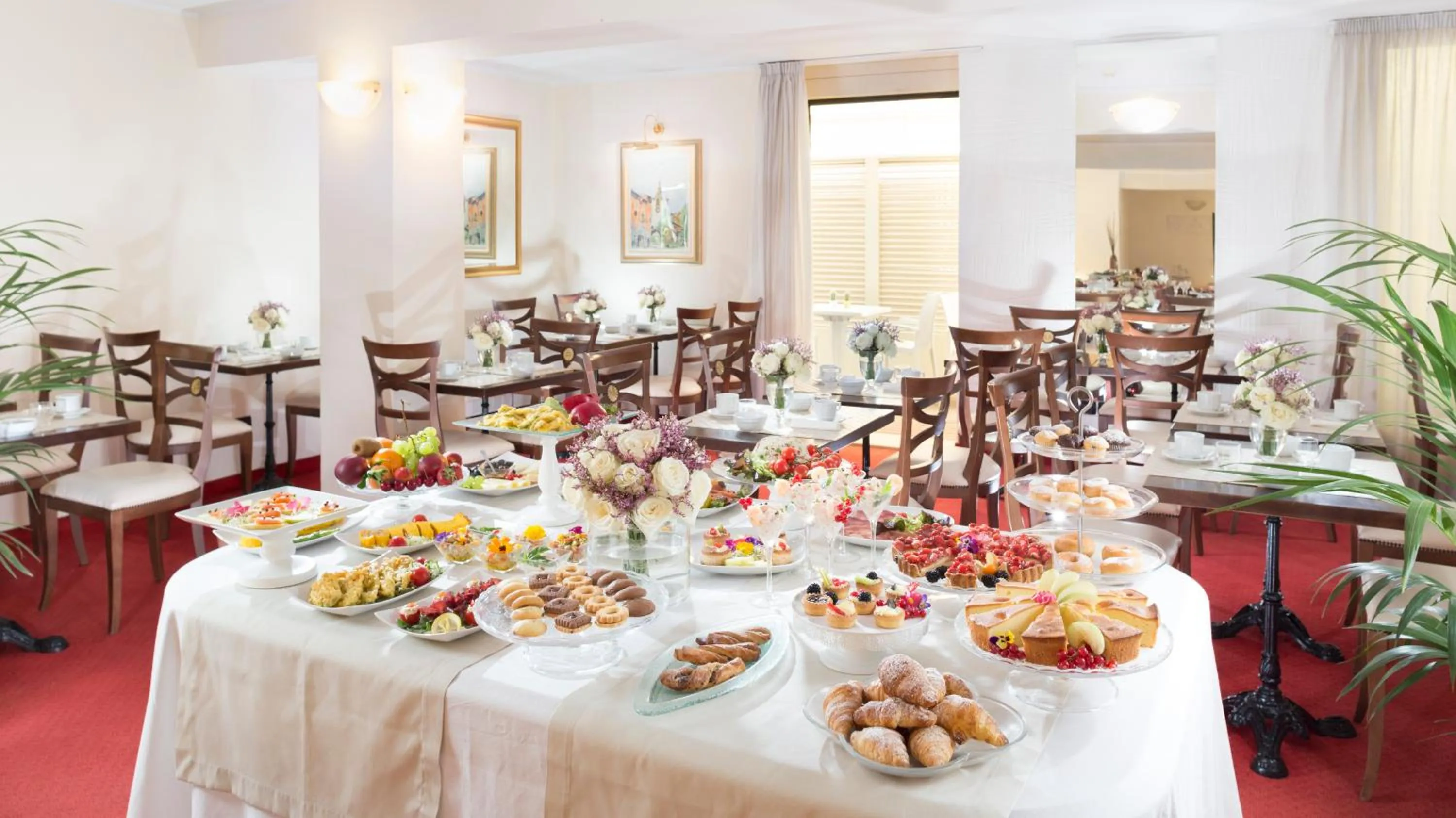 Breakfast in Hotel Apollo