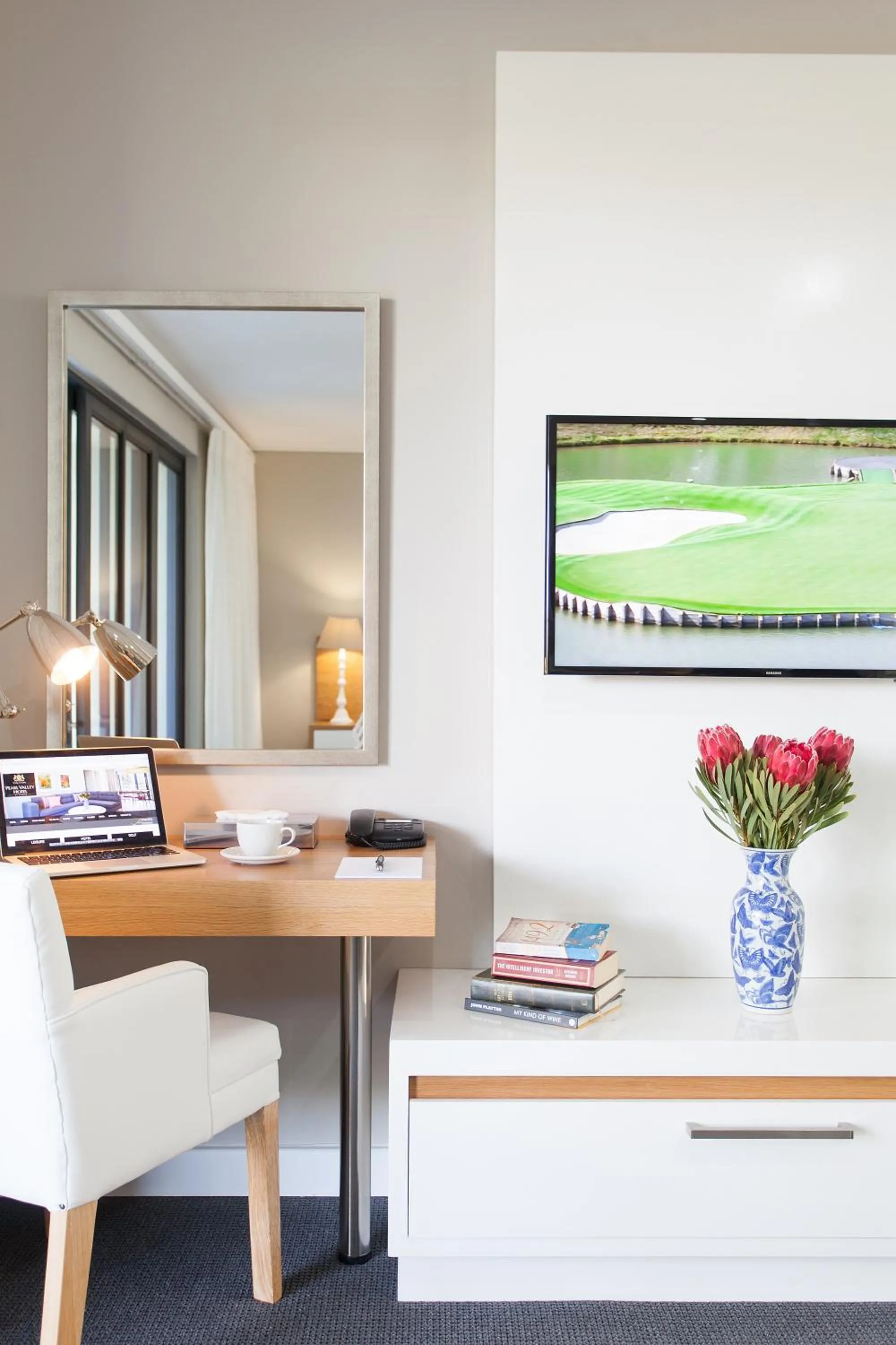 Communal lounge/ TV room in Pearl Valley Hotel