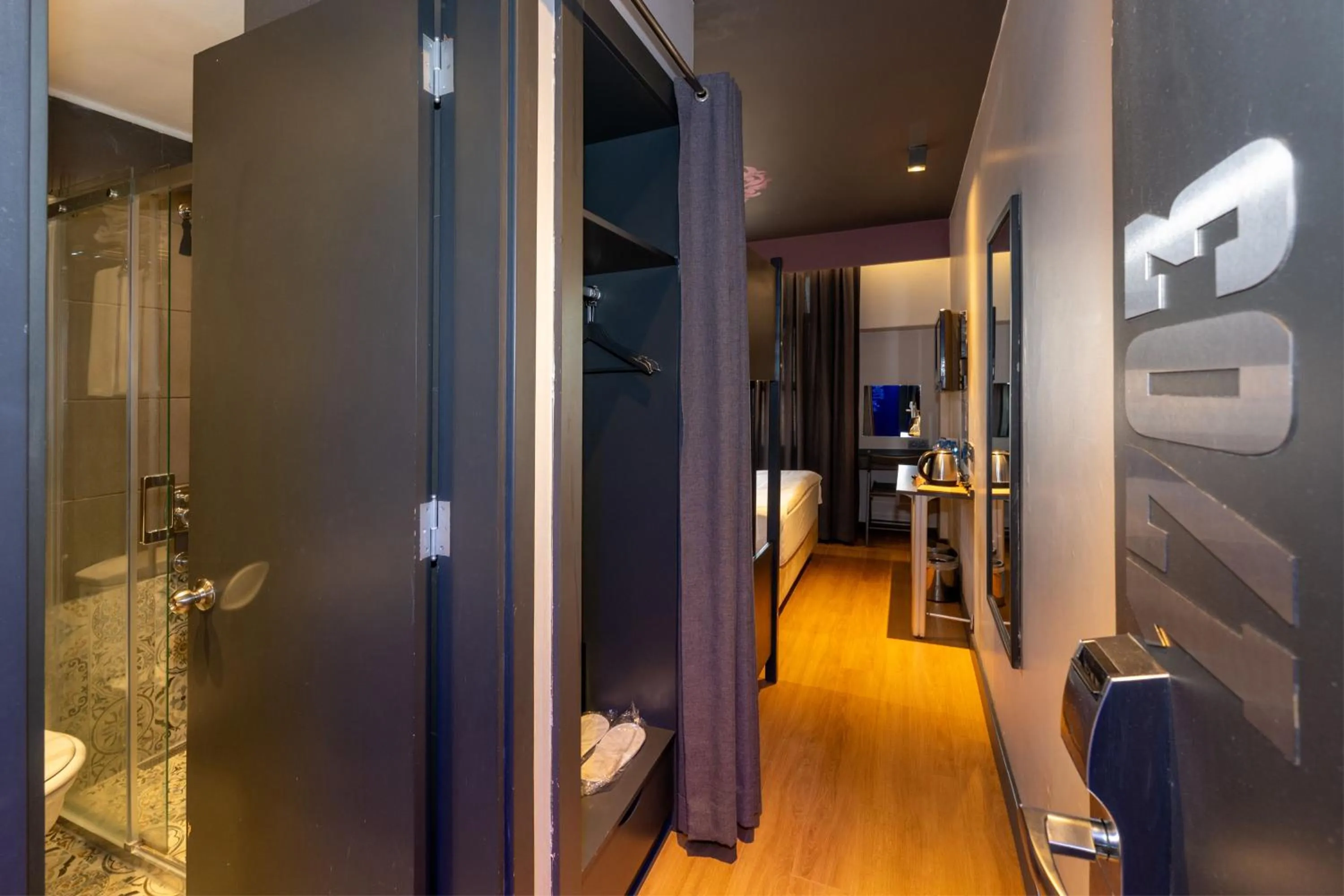 bunk bed in Tulip City Hotel & Spa