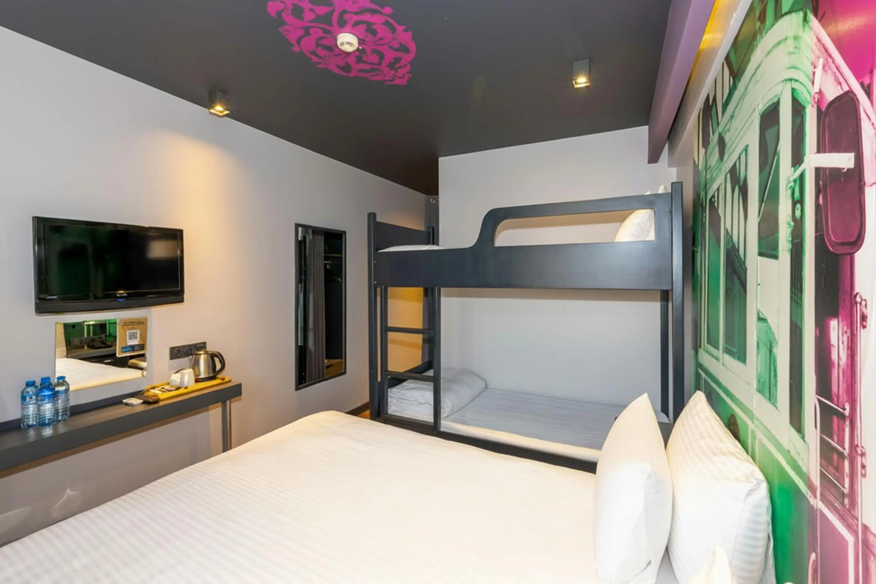 Photo of the whole room, Bed in Tulip City Hotel & Spa