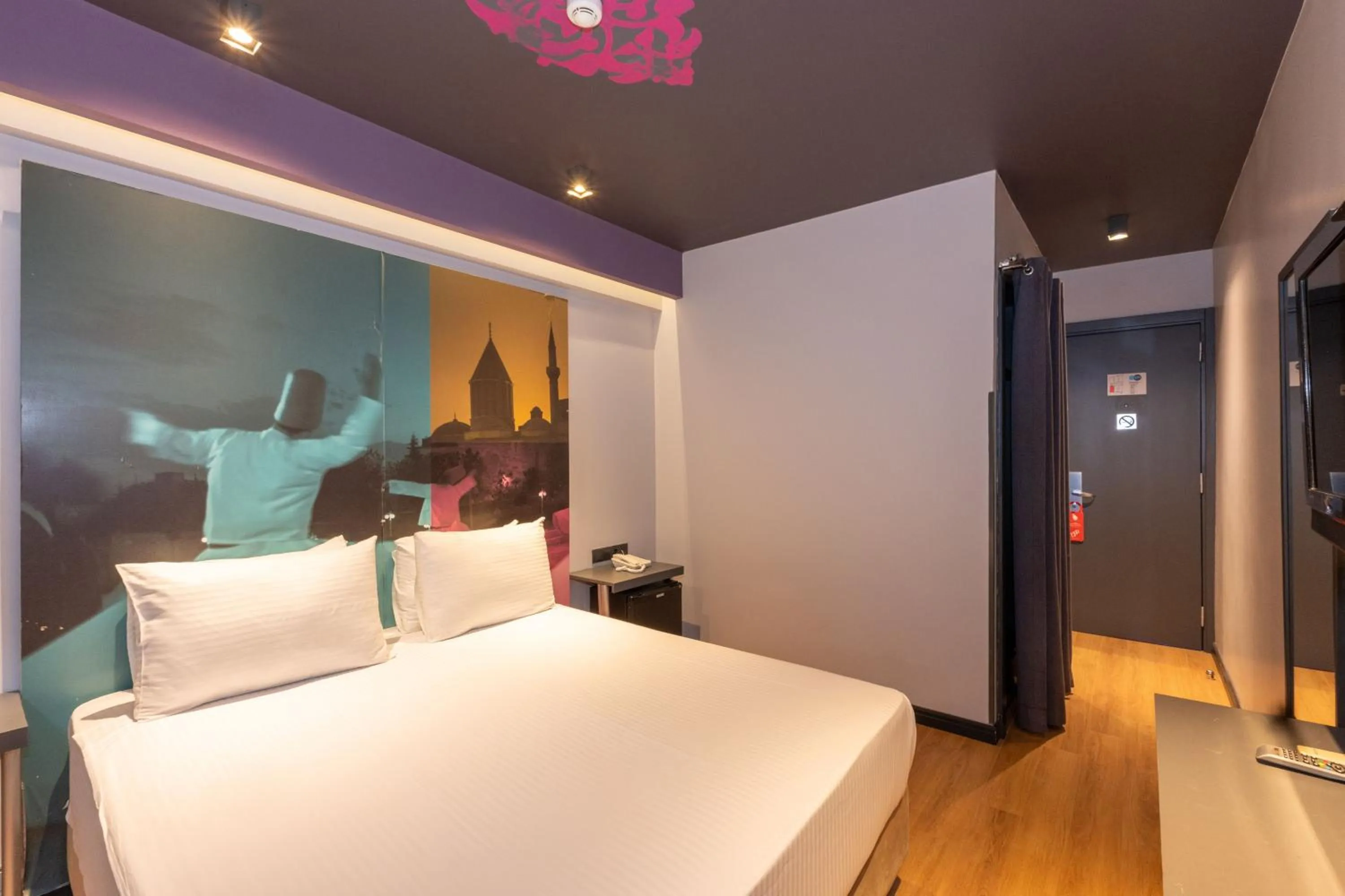 Bed in Tulip City Hotel & Spa