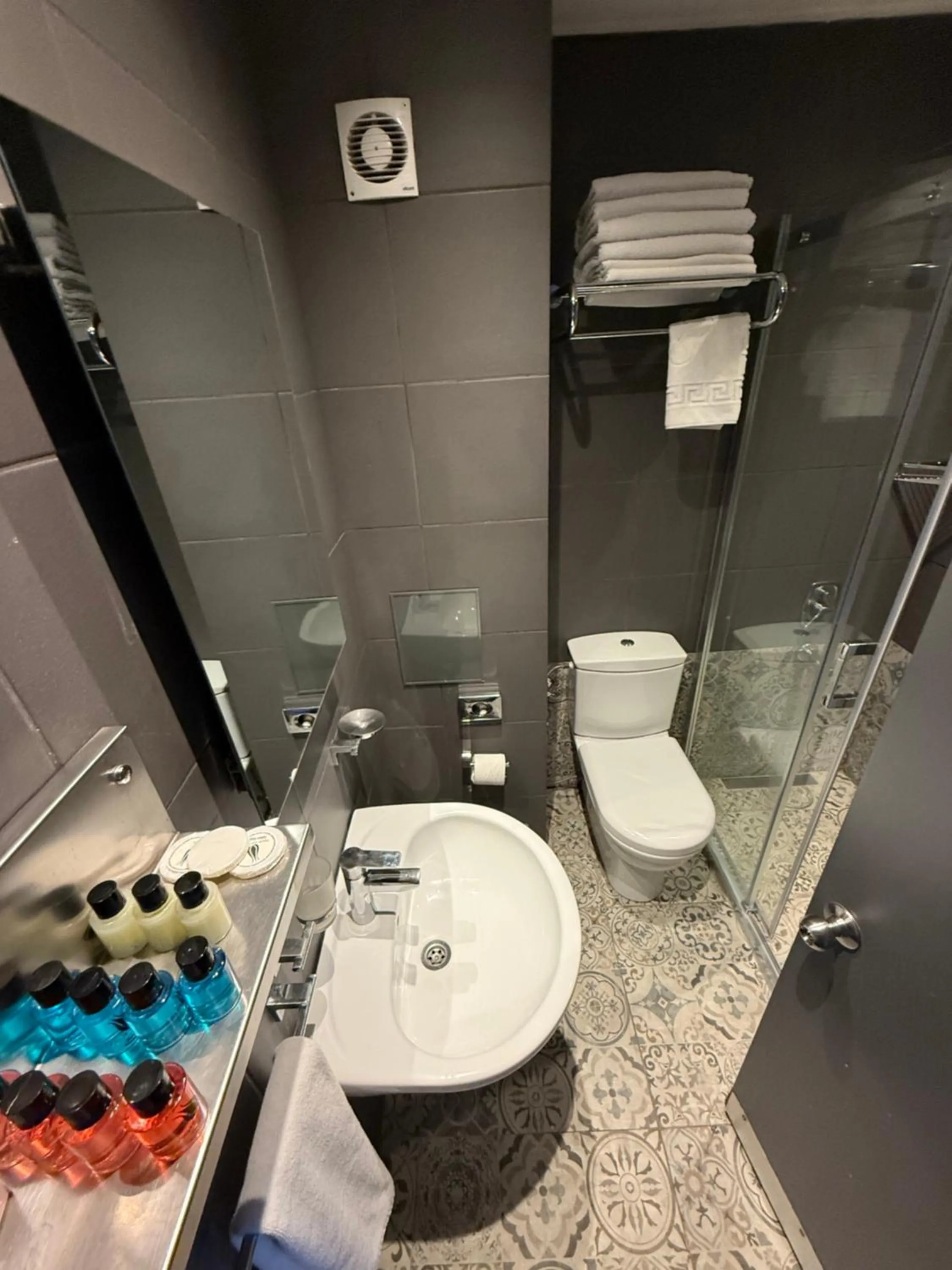 Shower in Tulip City Hotel & Spa