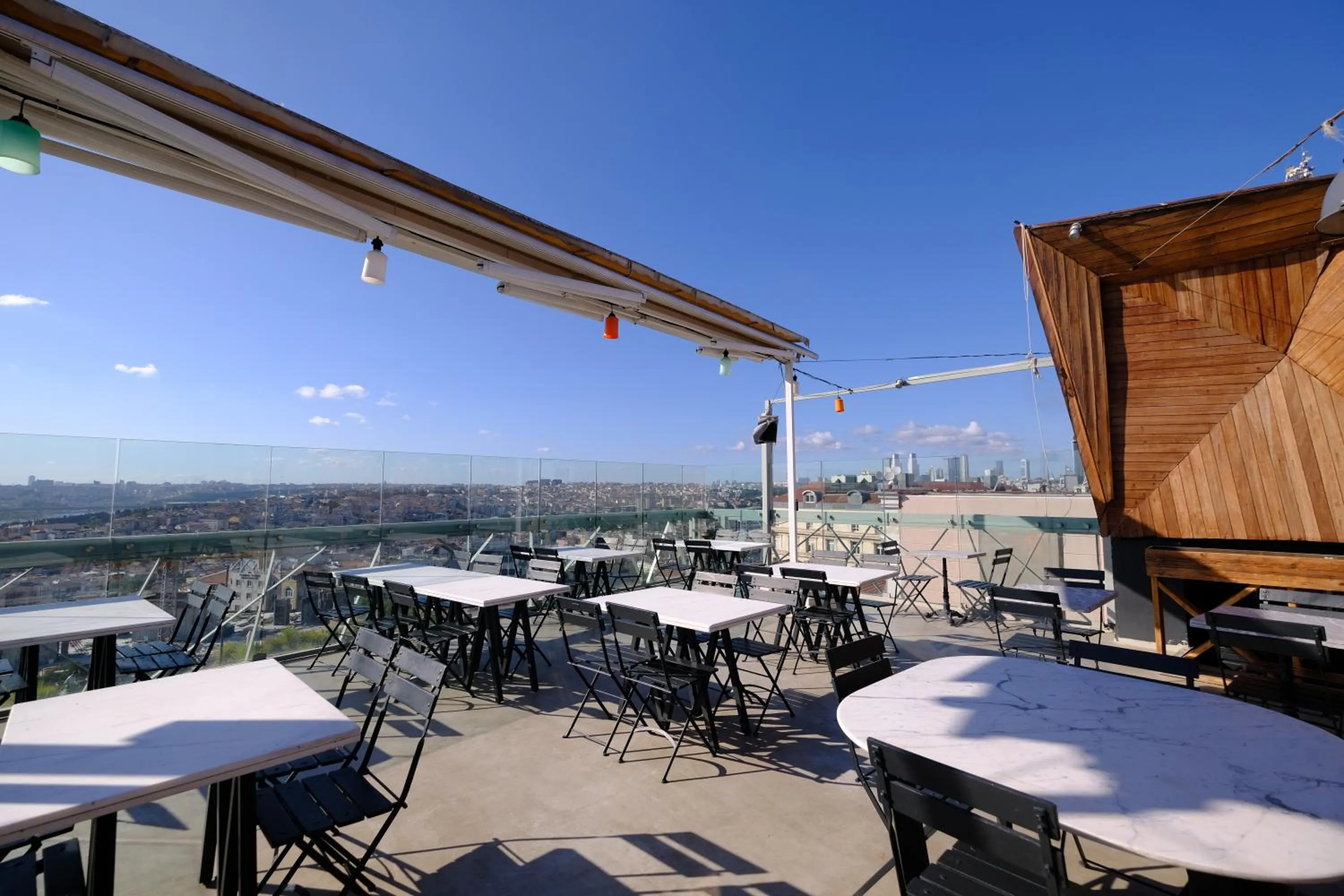 Restaurant/places to eat in Tulip City Hotel & Spa