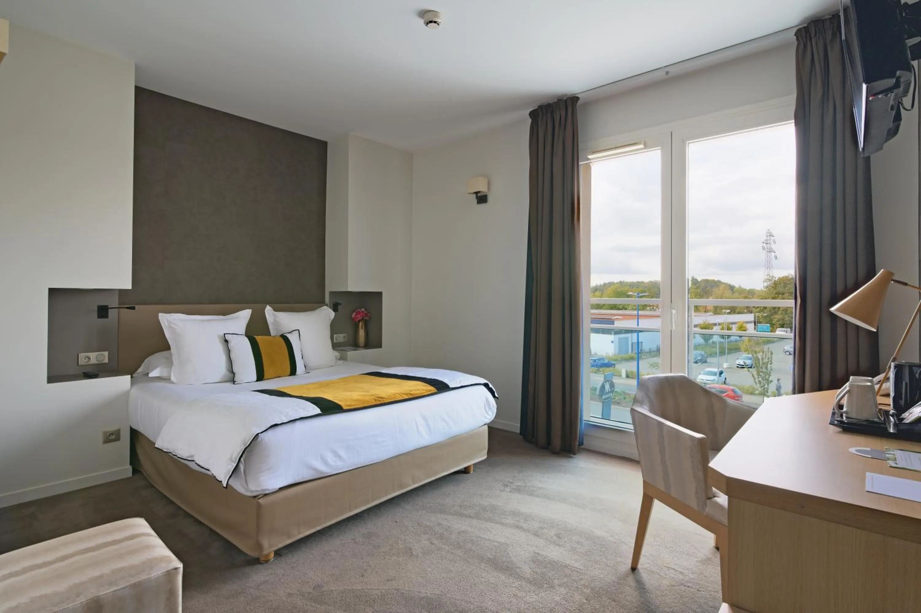 Bedroom, Bed in Le Konine - Hotel & Bar & Restaurant