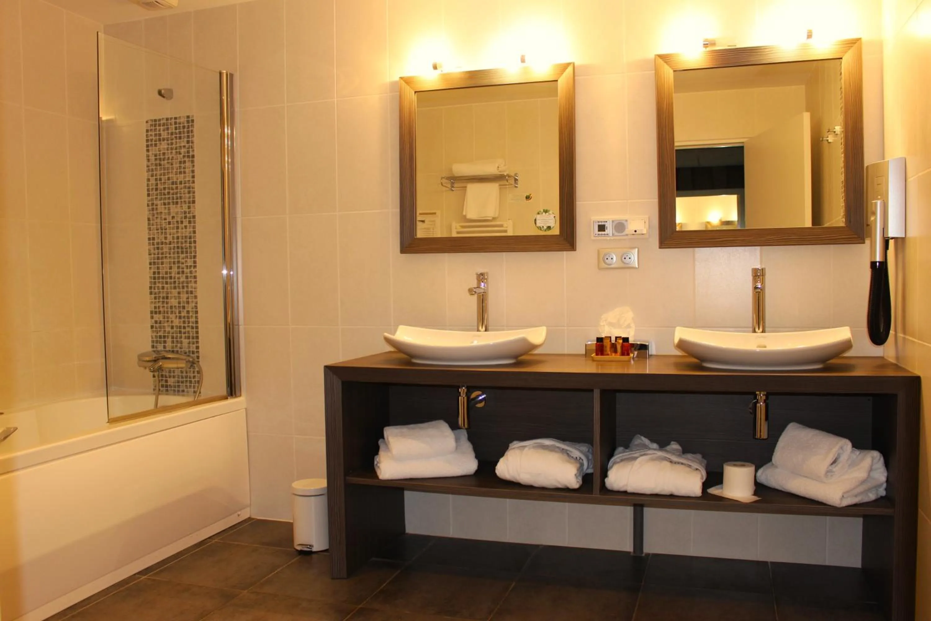 Le Konine - Hotel & Bar & Restaurant