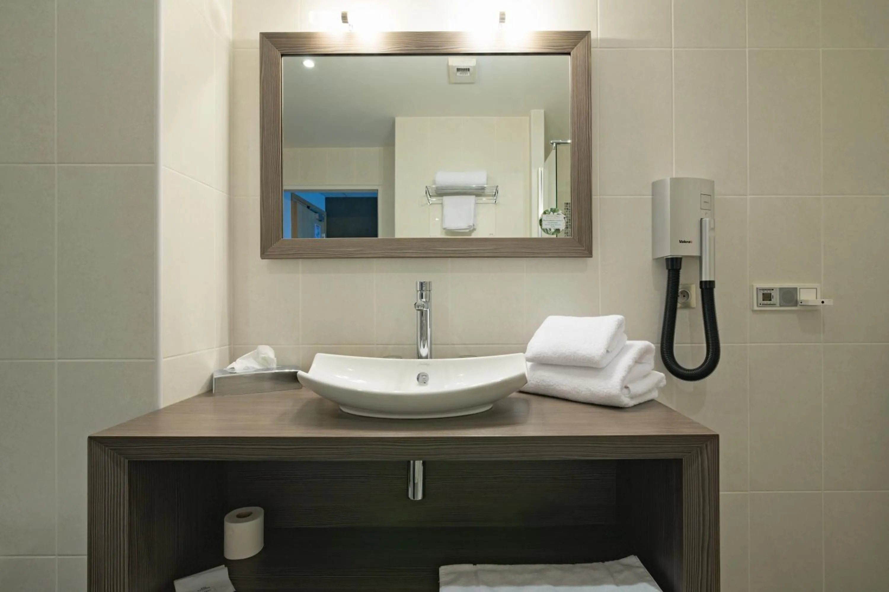 Bathroom in Le Konine - Hotel & Bar & Restaurant