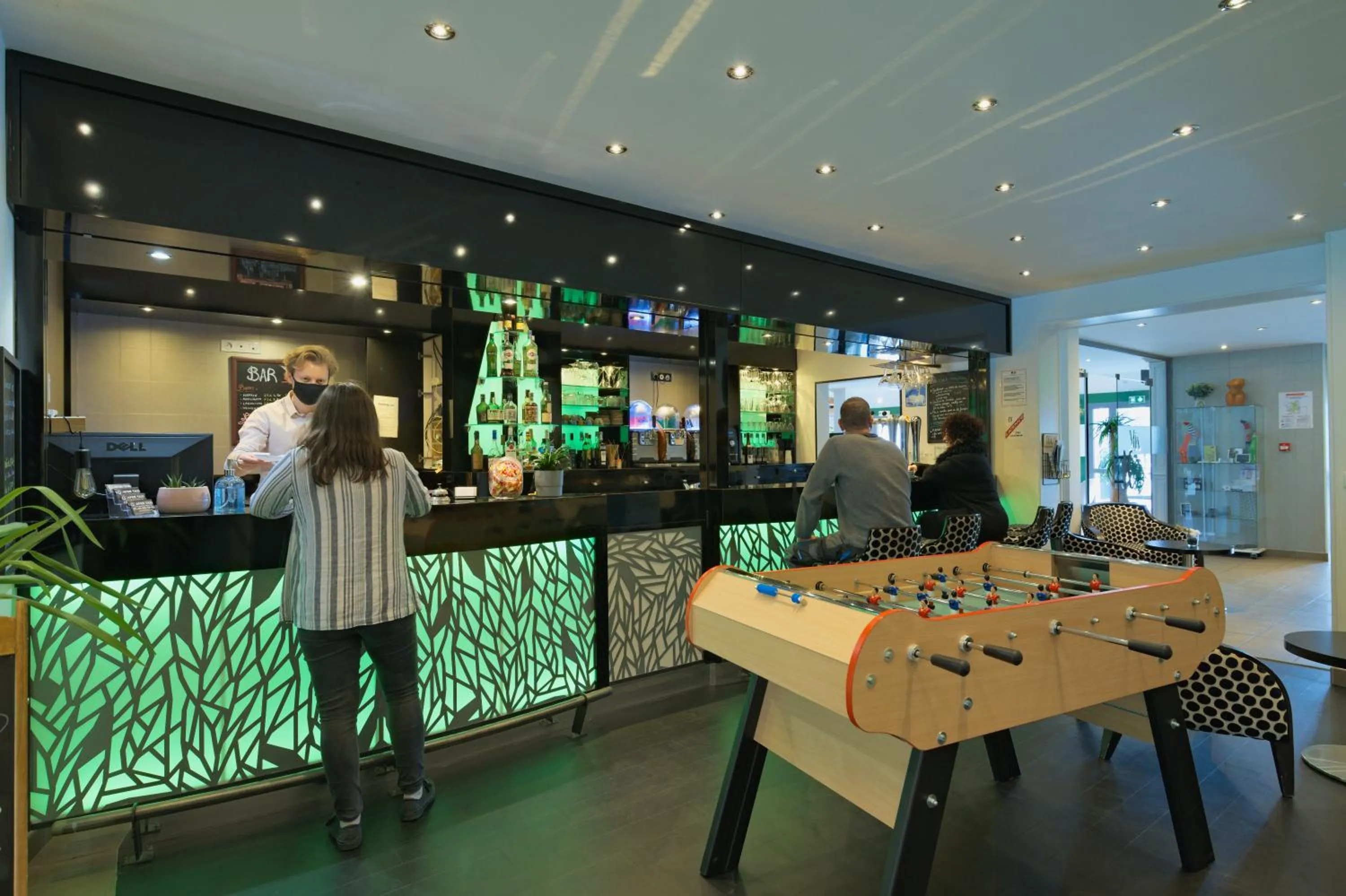 Lounge or bar in Le Konine - Hotel & Bar & Restaurant