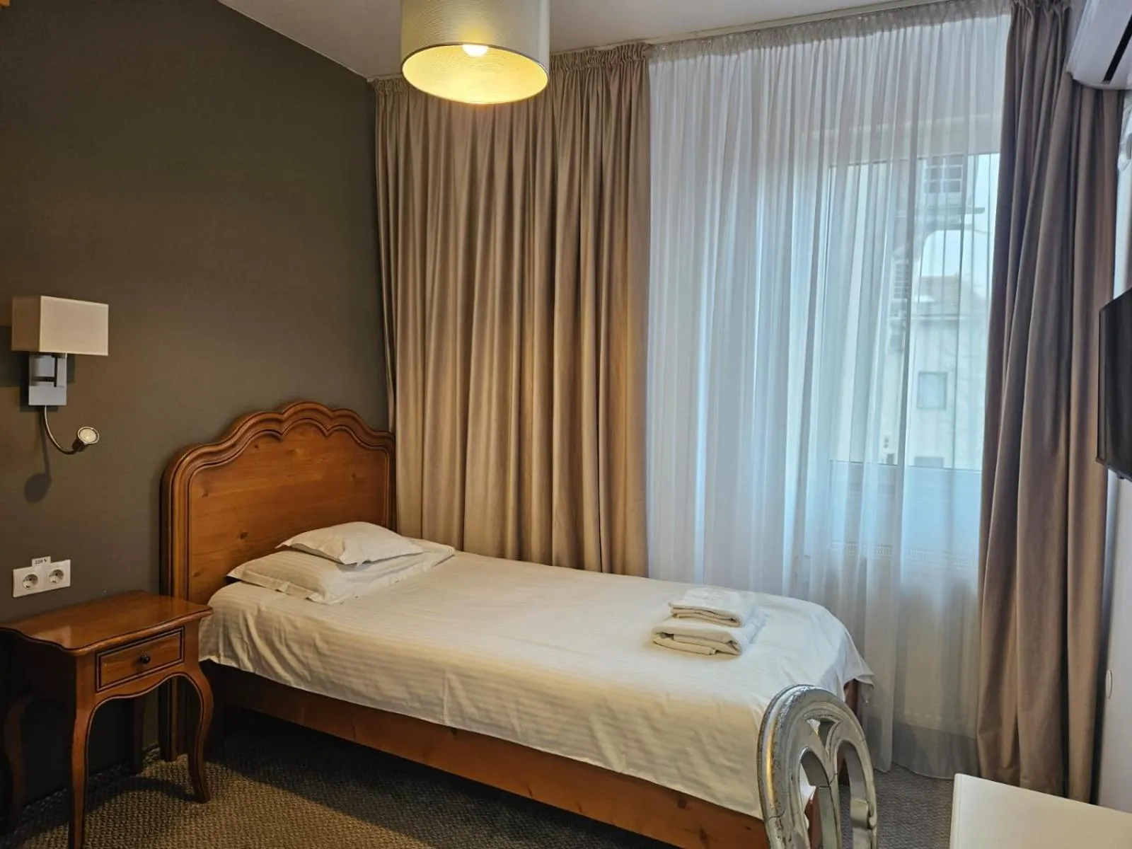 Bed in Meteor Central