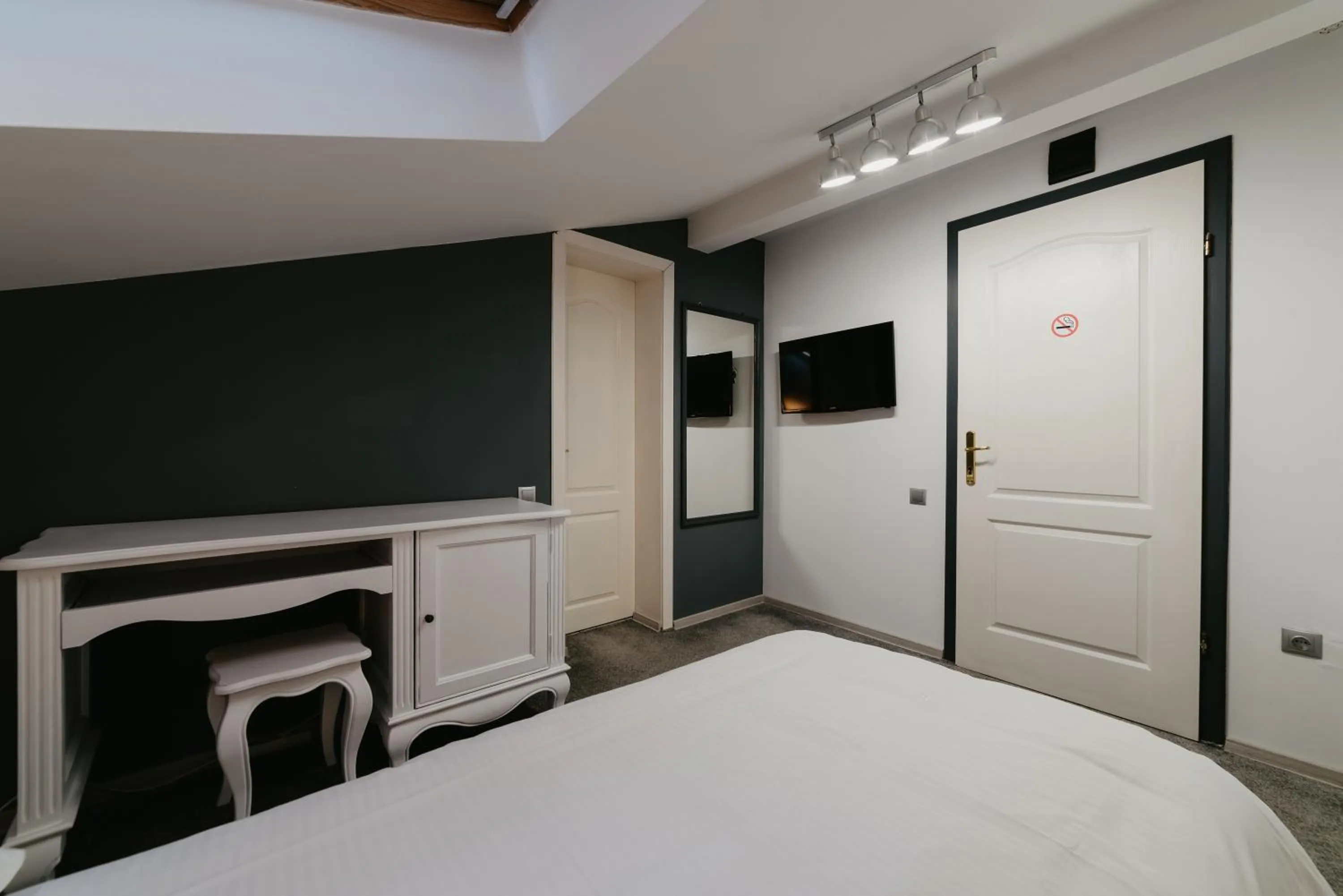 TV and multimedia, Bed in Meteor Central