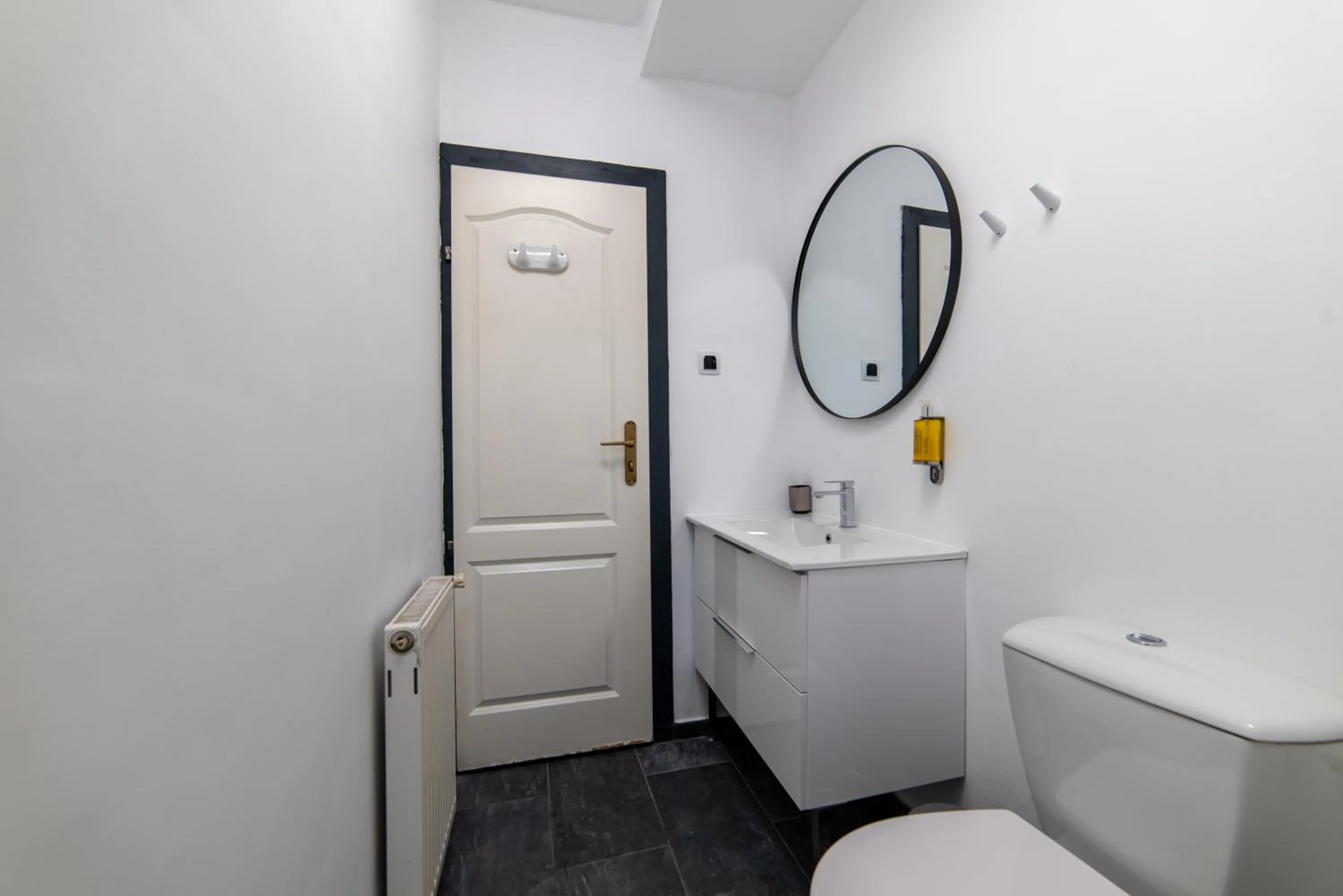 Toilet in Meteor Central