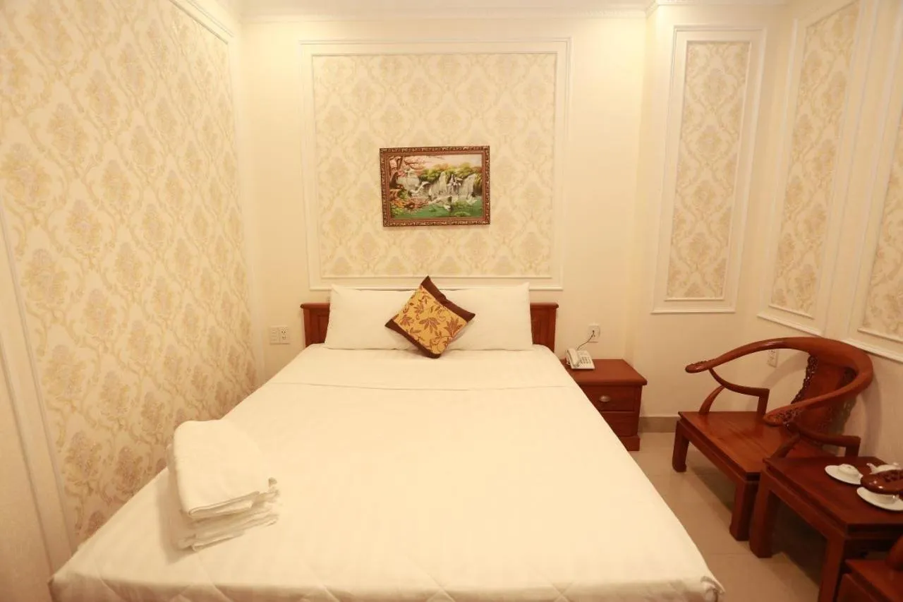Bed in THANH TAI HOTEl 1