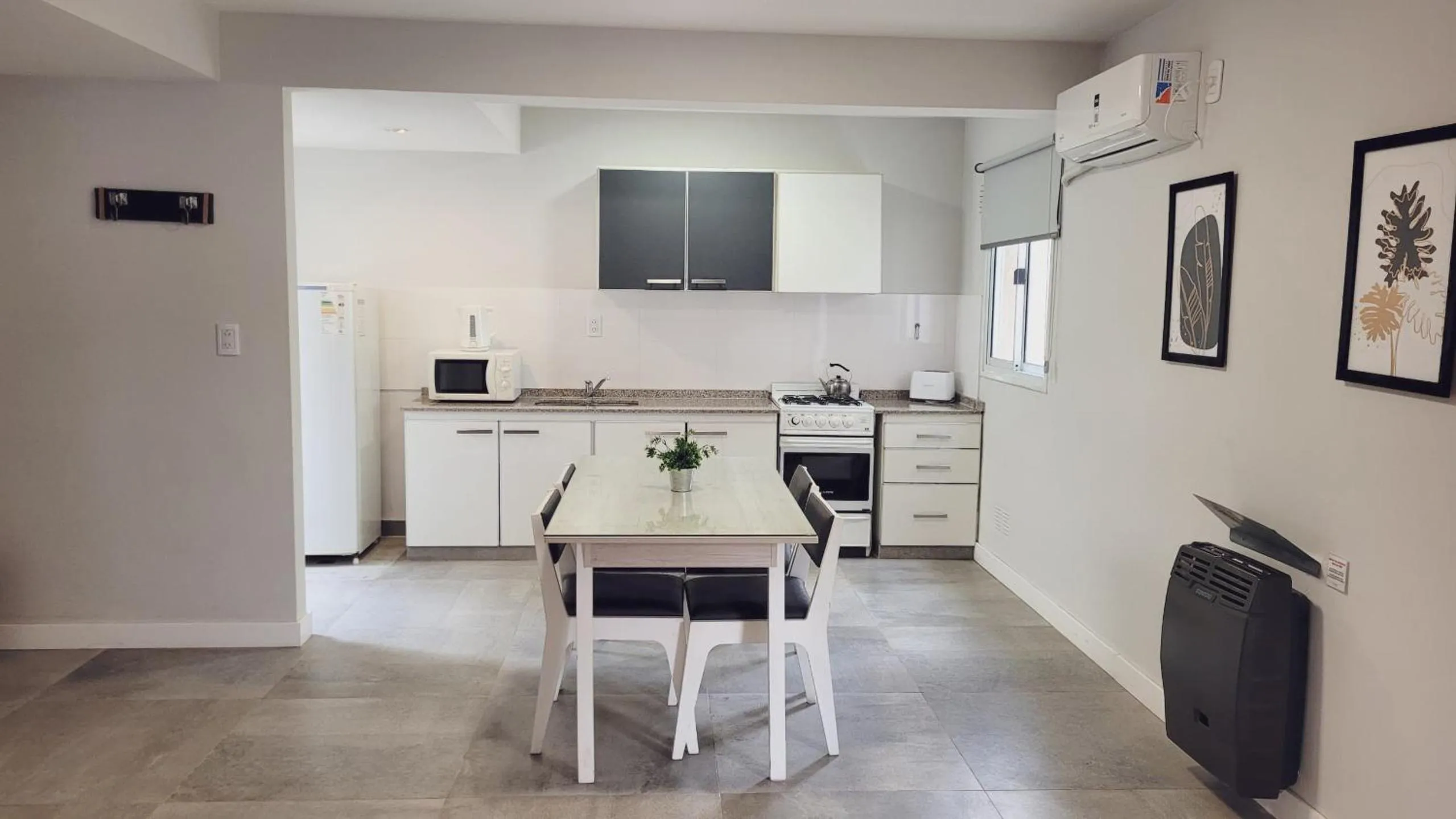 Kitchen or kitchenette in Soltigua Apart Hotel Mendoza