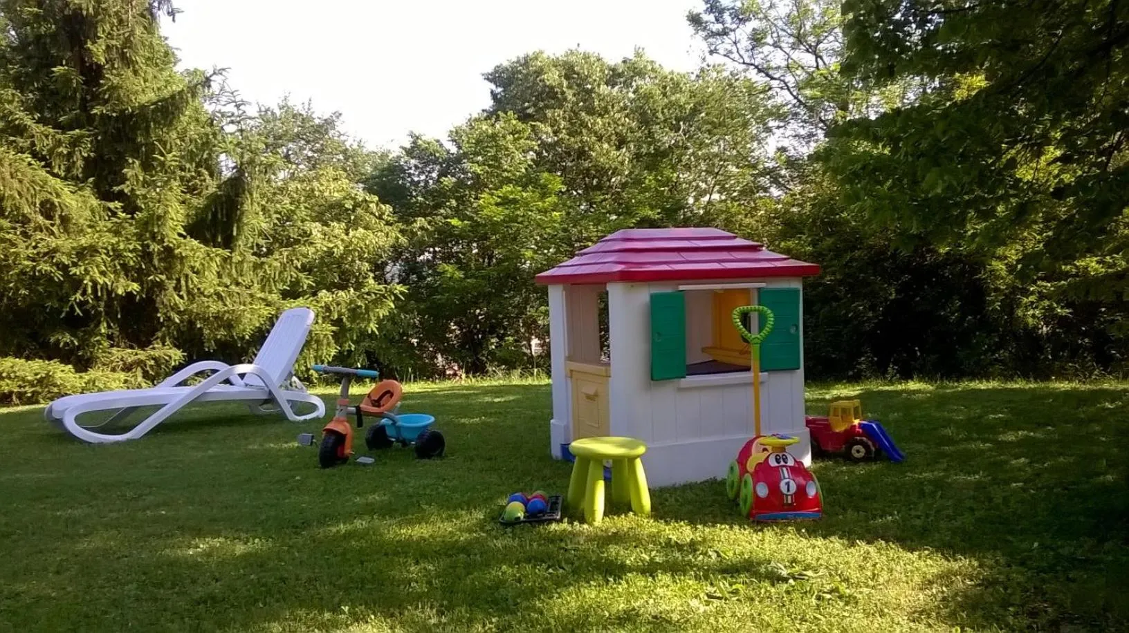 Children play ground in Carmen de Nella Eco Lodge 4*
