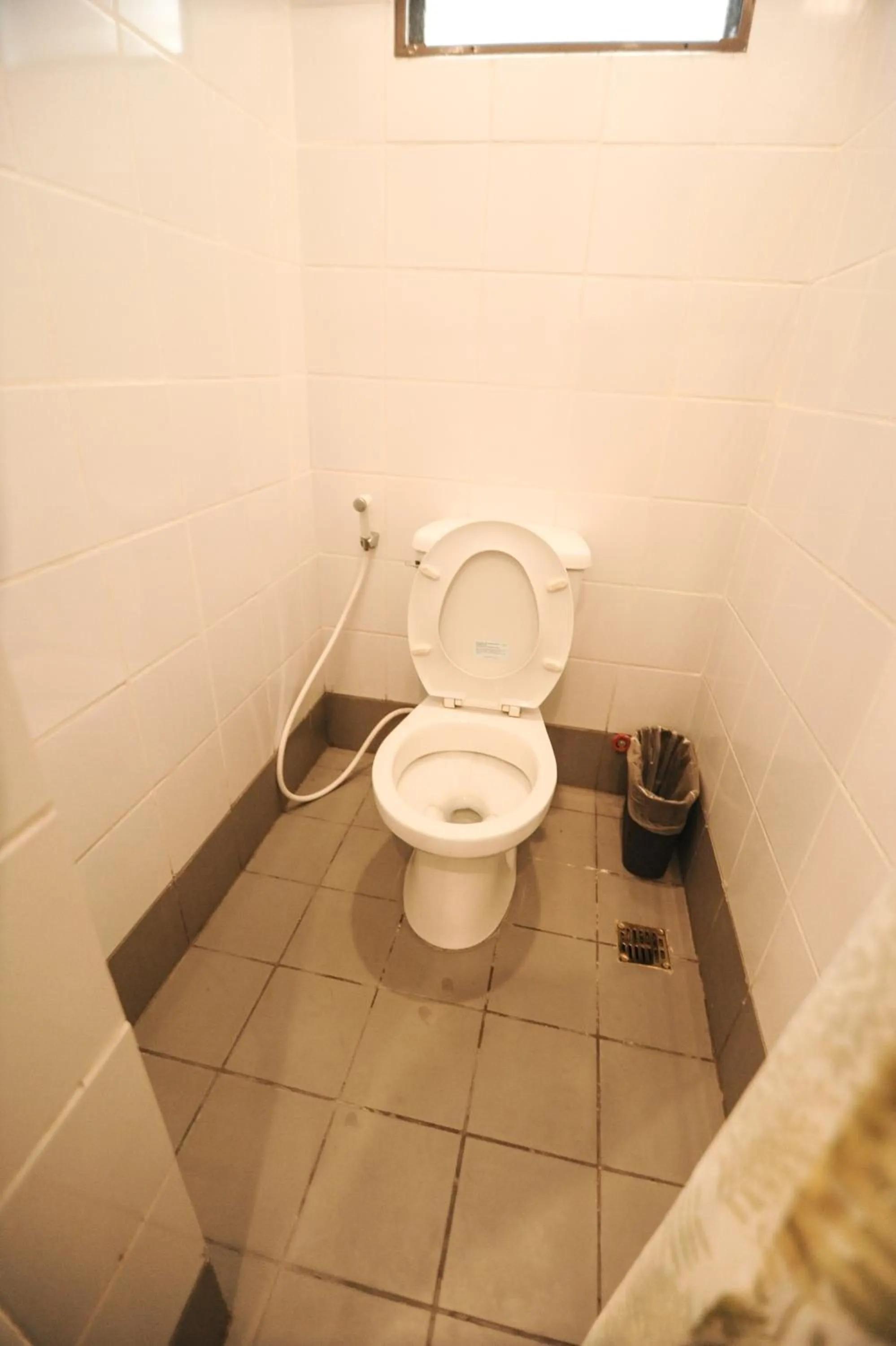 Toilet in Pine Breeze Cottages