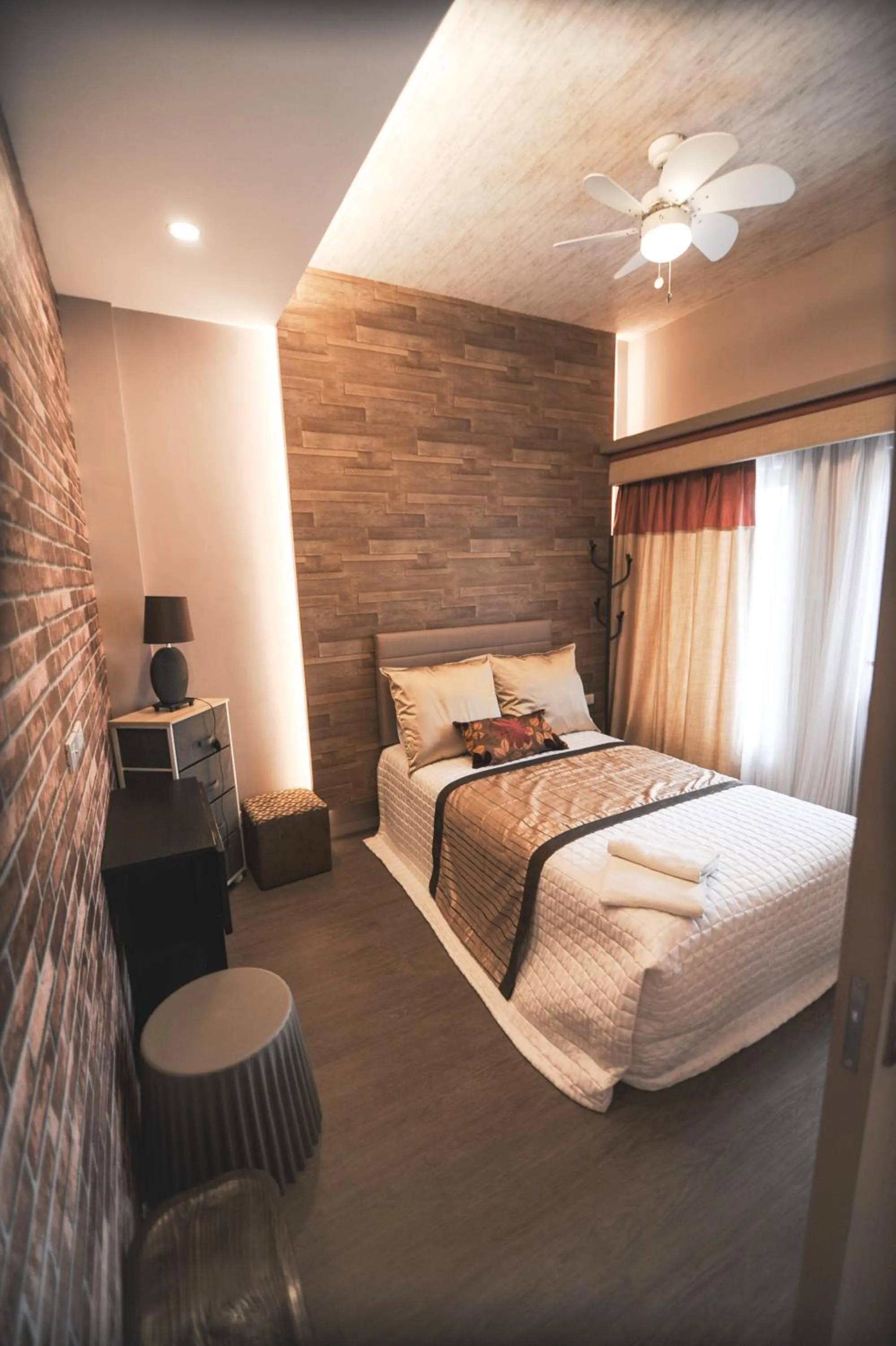 Bedroom, Bed in Pine Breeze Cottages