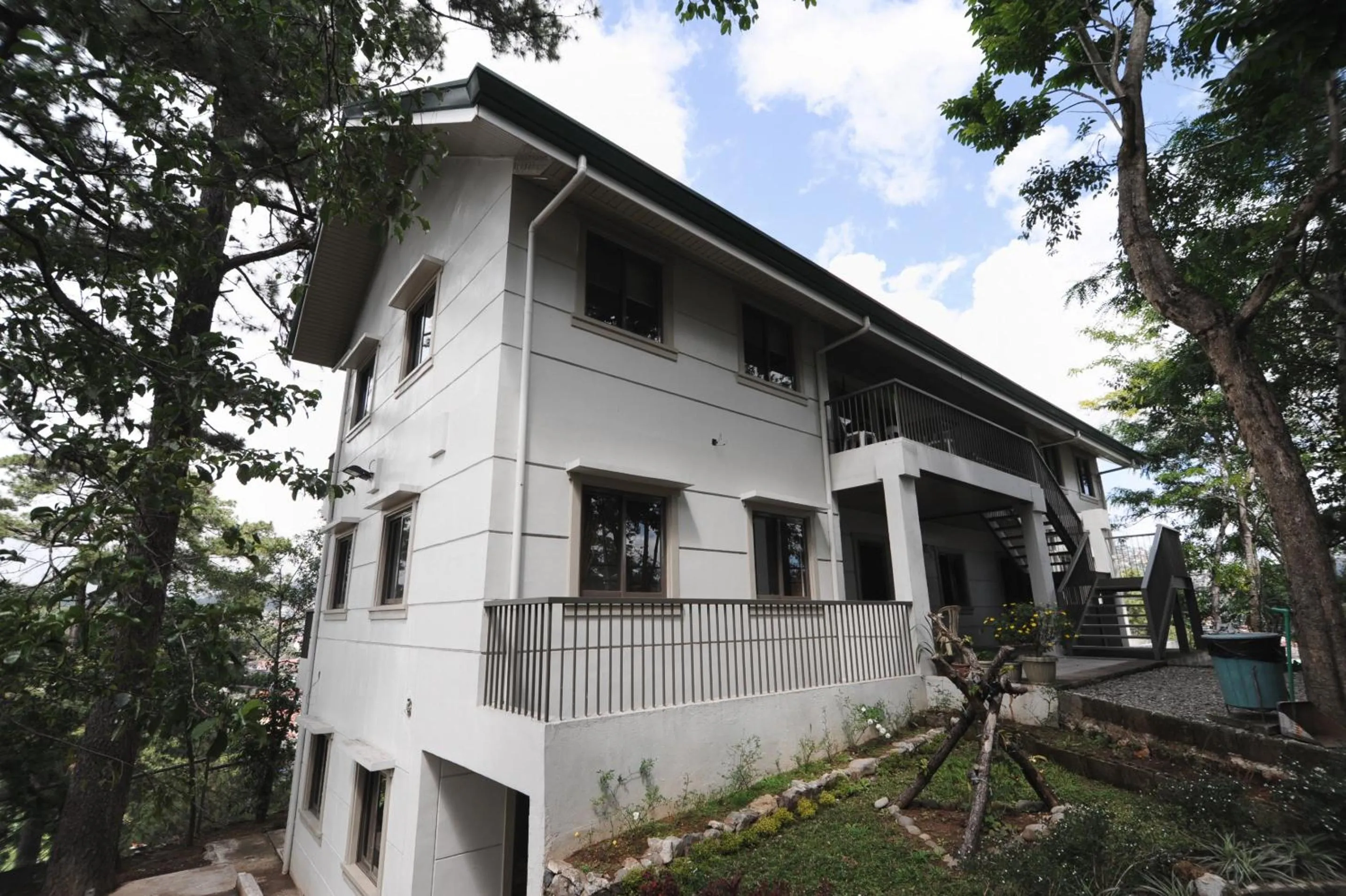 Property building in Pine Breeze Cottages
