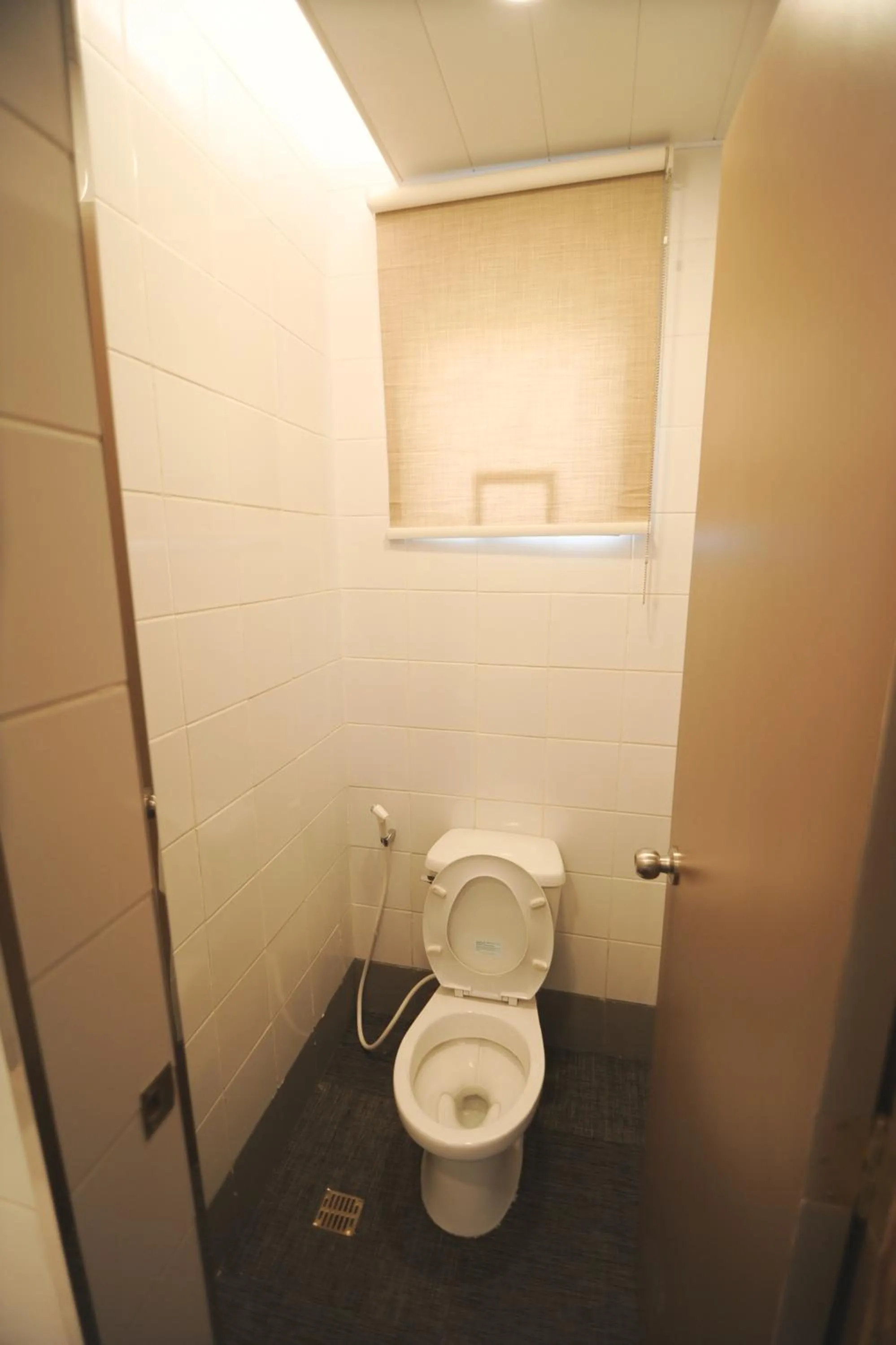 Toilet in Pine Breeze Cottages