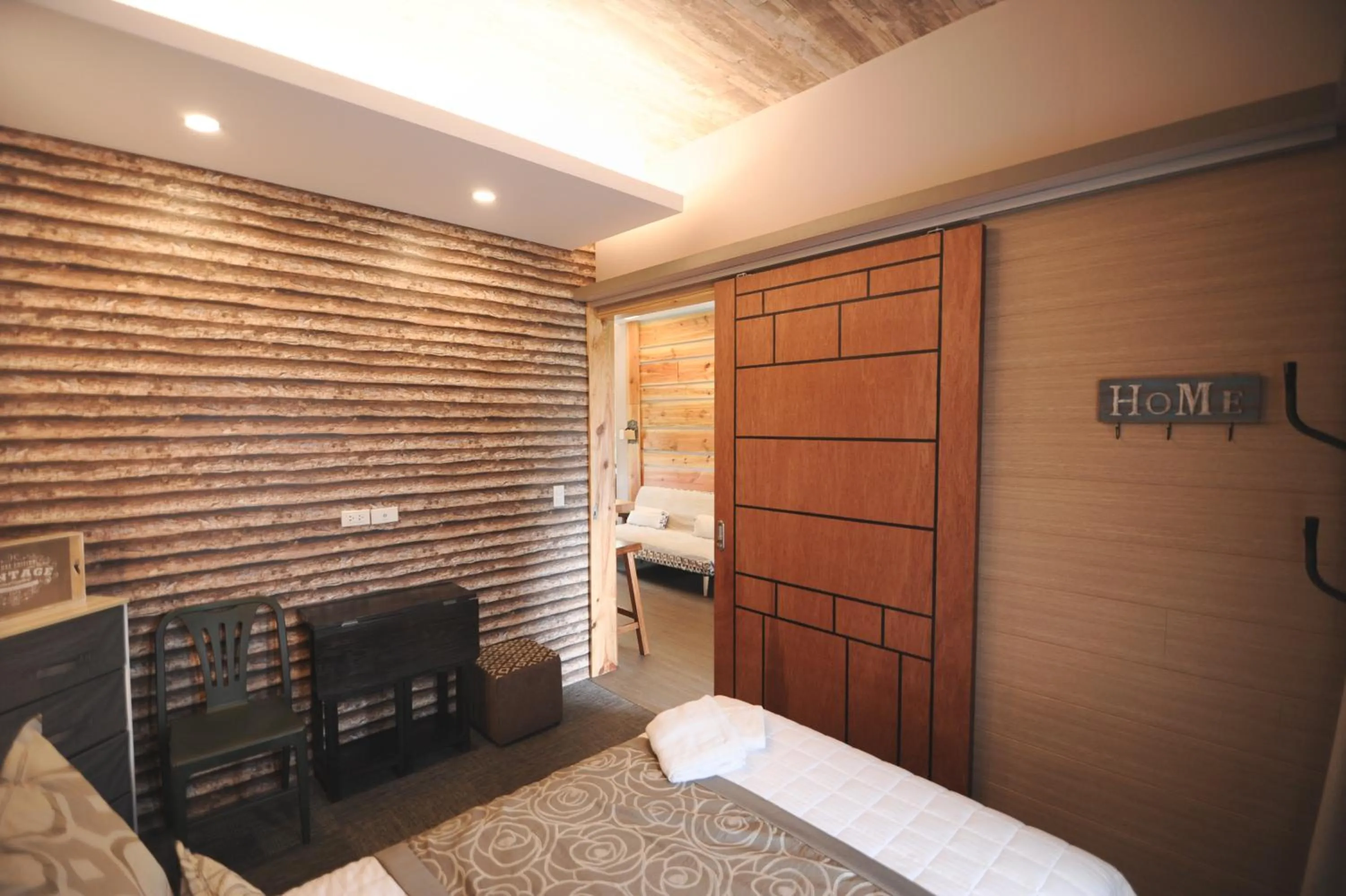 Bedroom, Bed in Pine Breeze Cottages