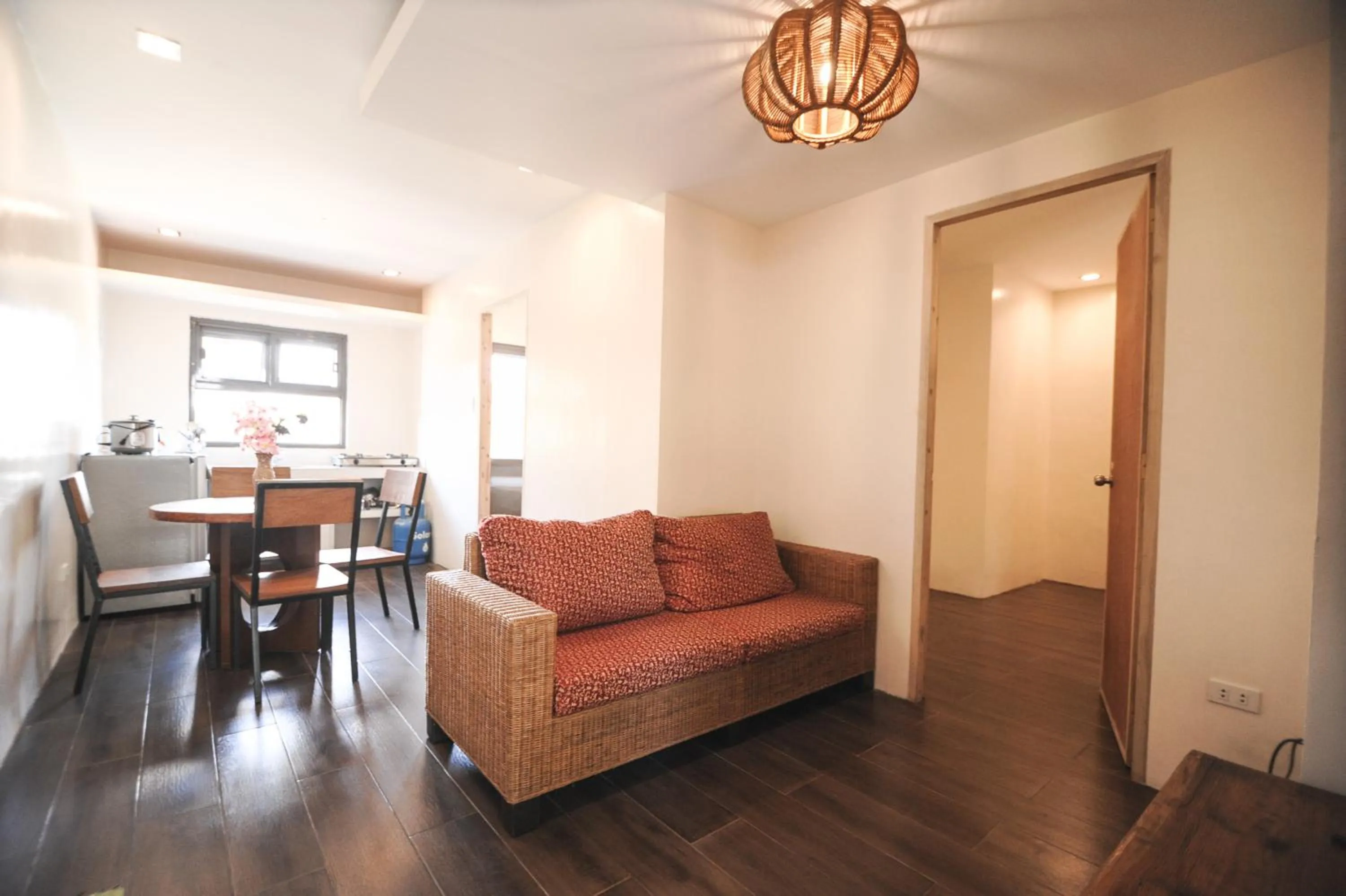 Living room in Pine Breeze Cottages