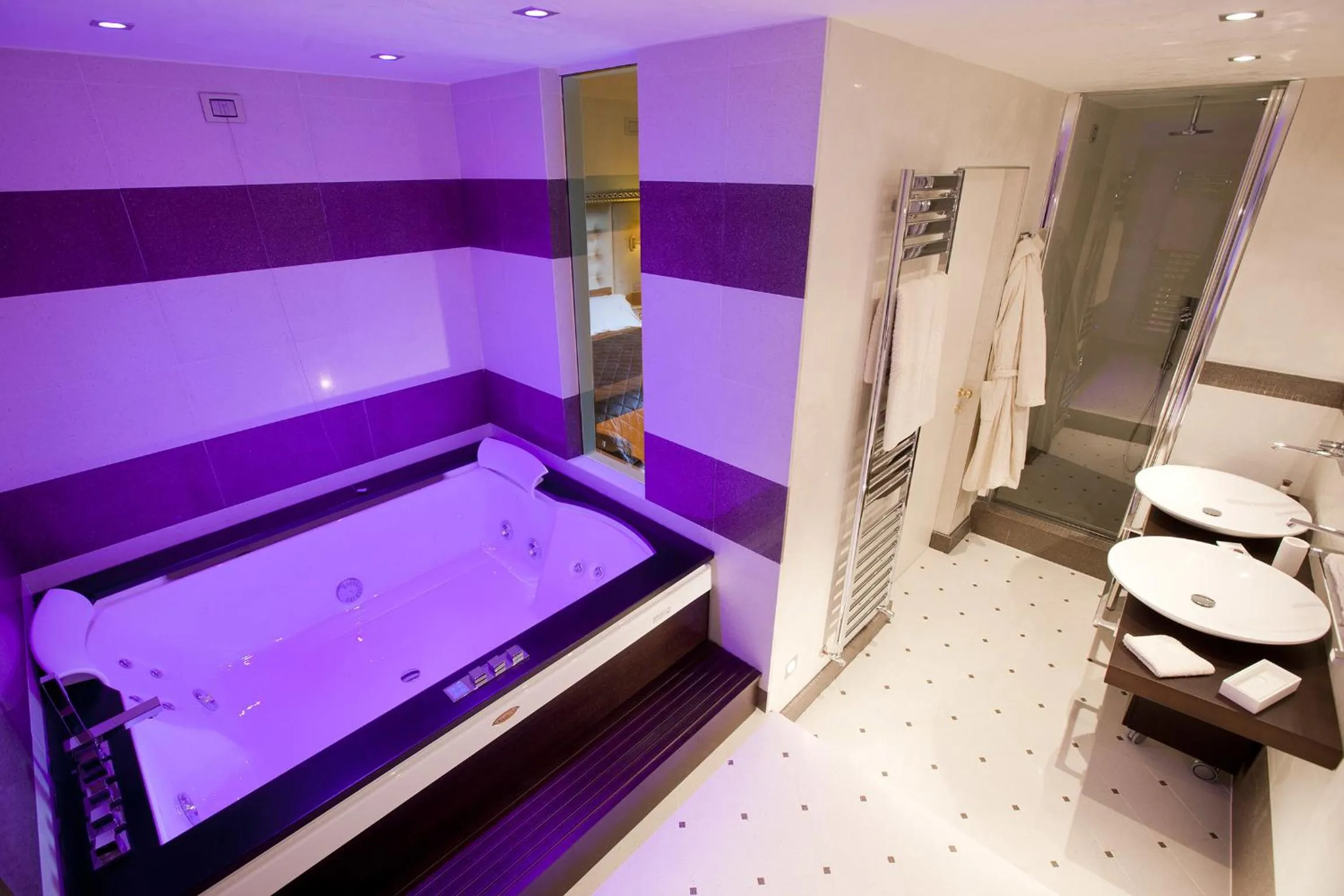 Bathroom, Bed in Palazzo Carletti