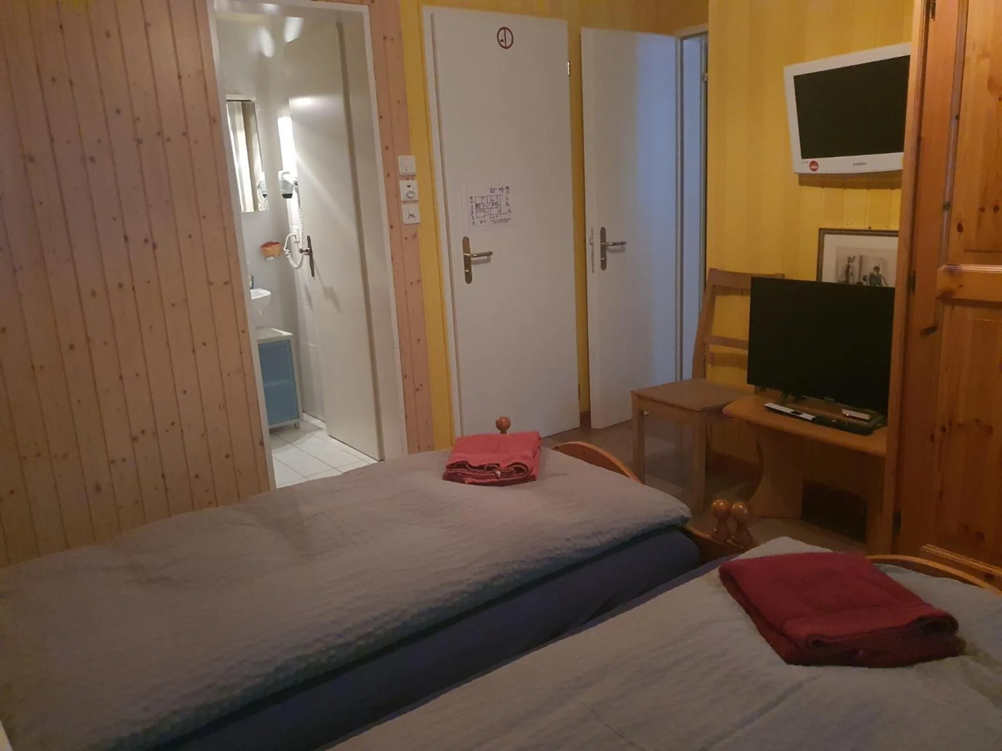 Bed in Hotel Klein Matterhorn