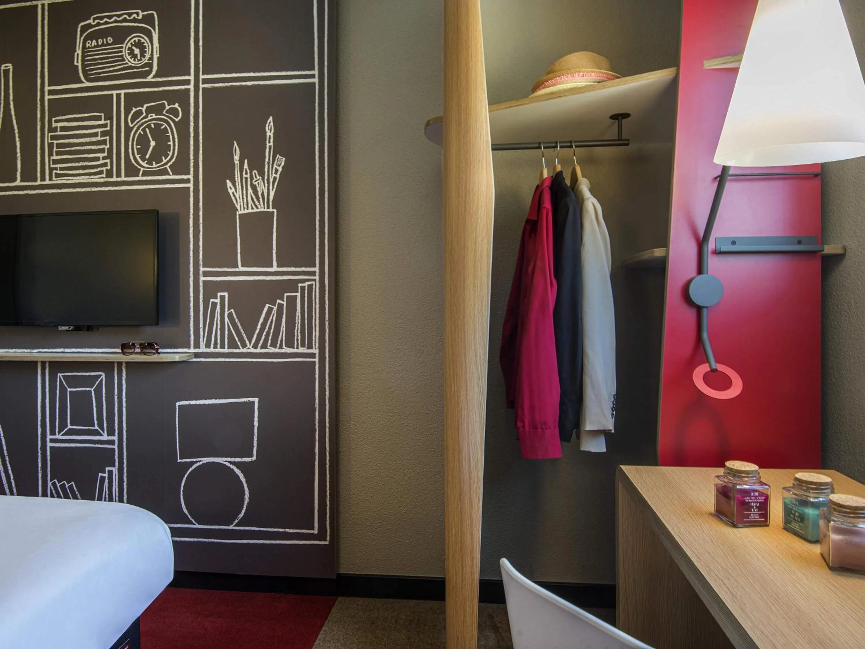 Bedroom, Bed in ibis Manosque Cadarache