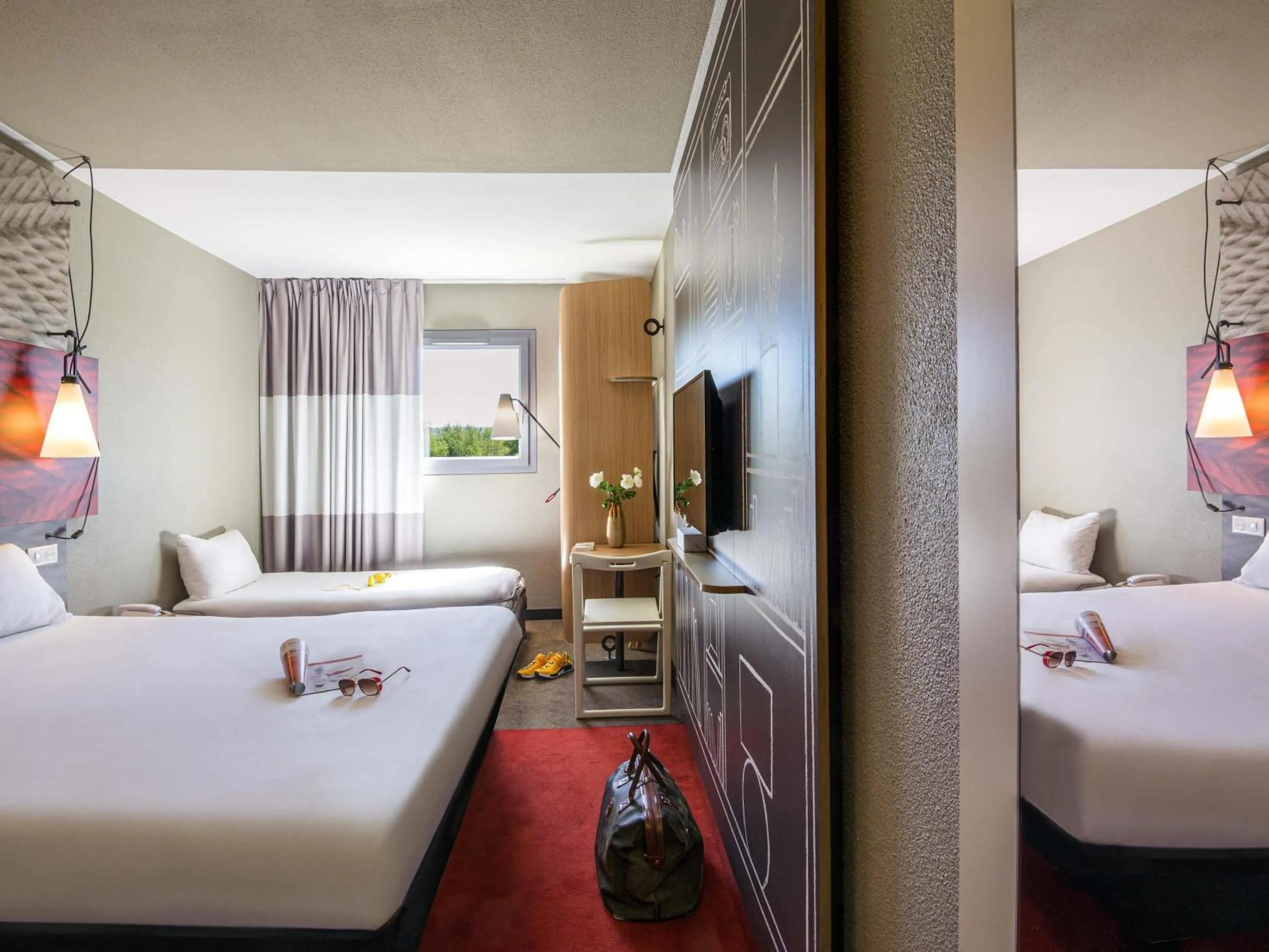 Bedroom, Bed in ibis Manosque Cadarache